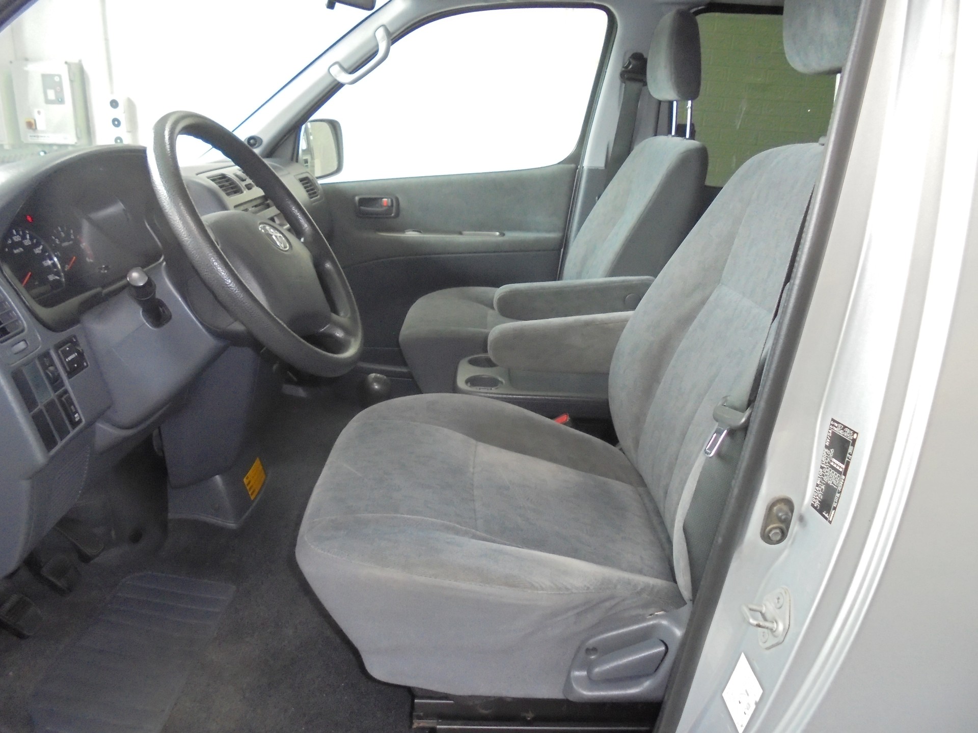 TOYOTA Hiace D-4D Wagon GL 4WD S-image-3