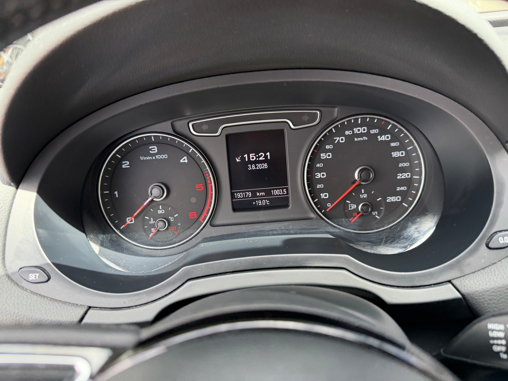 AUDI Q3 2.0 TDI quattro S-tronic-image-11