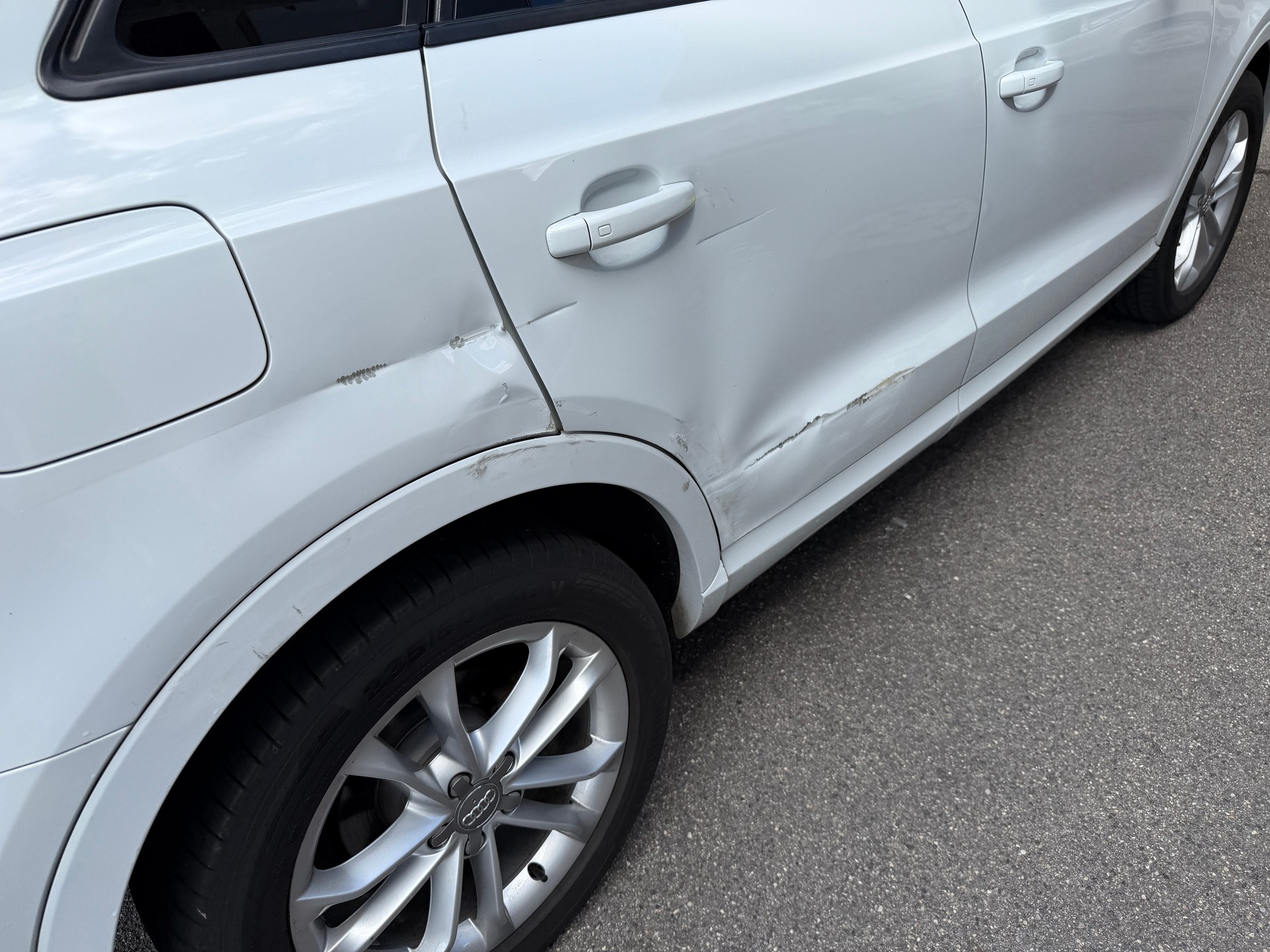 AUDI Q3 2.0 TDI quattro S-tronic-image-2
