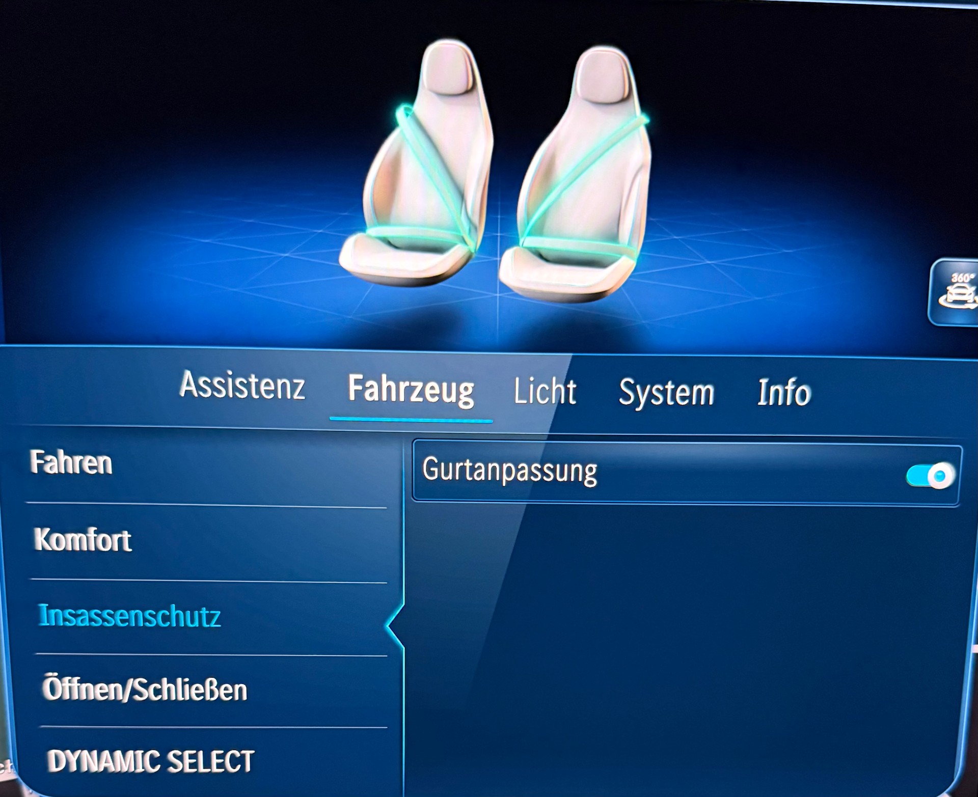 MERCEDES-BENZ C 200 AMG Line 4 Matic-image-18