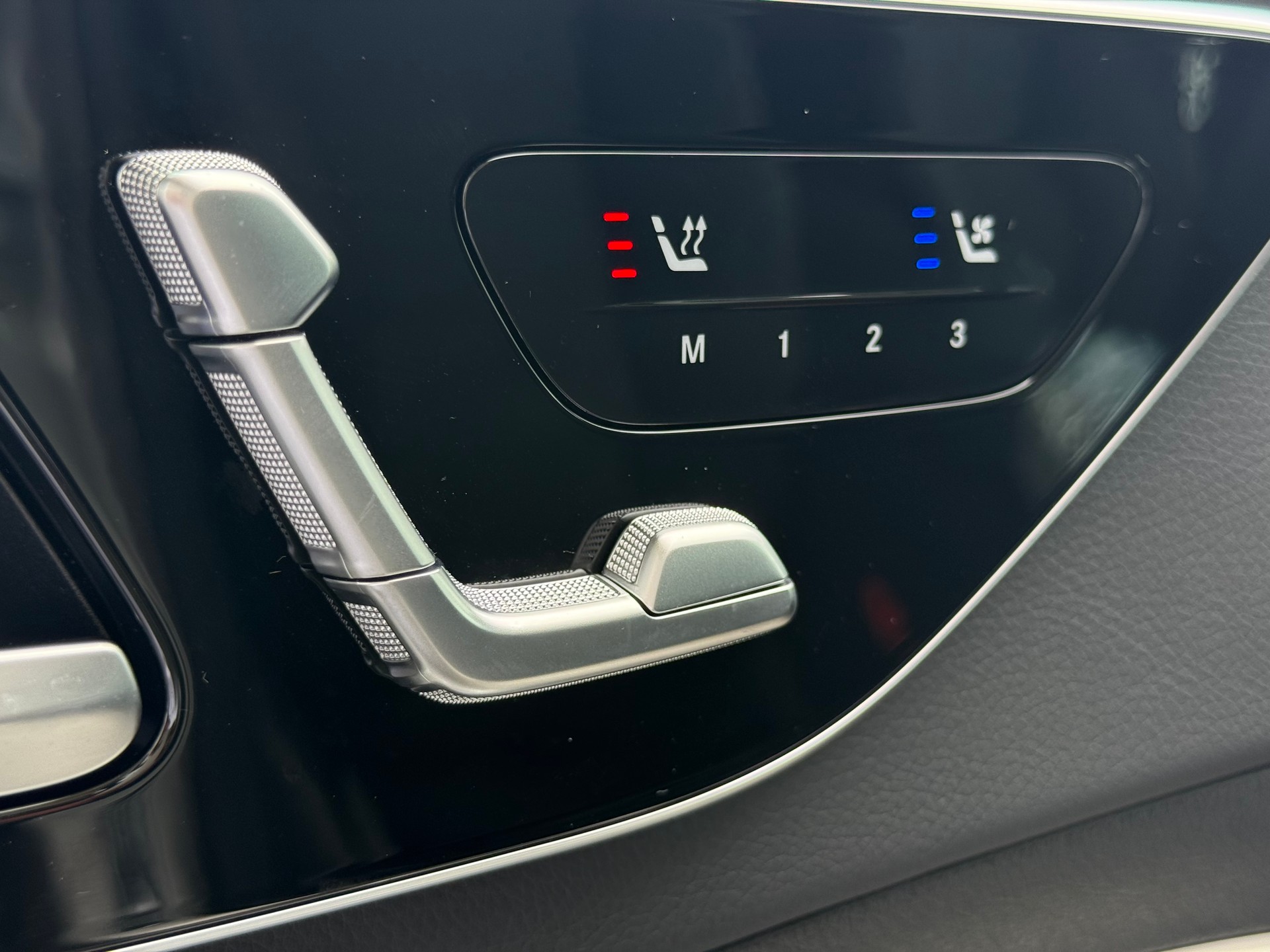 MERCEDES-BENZ C 200 AMG Line 4 Matic-image-7