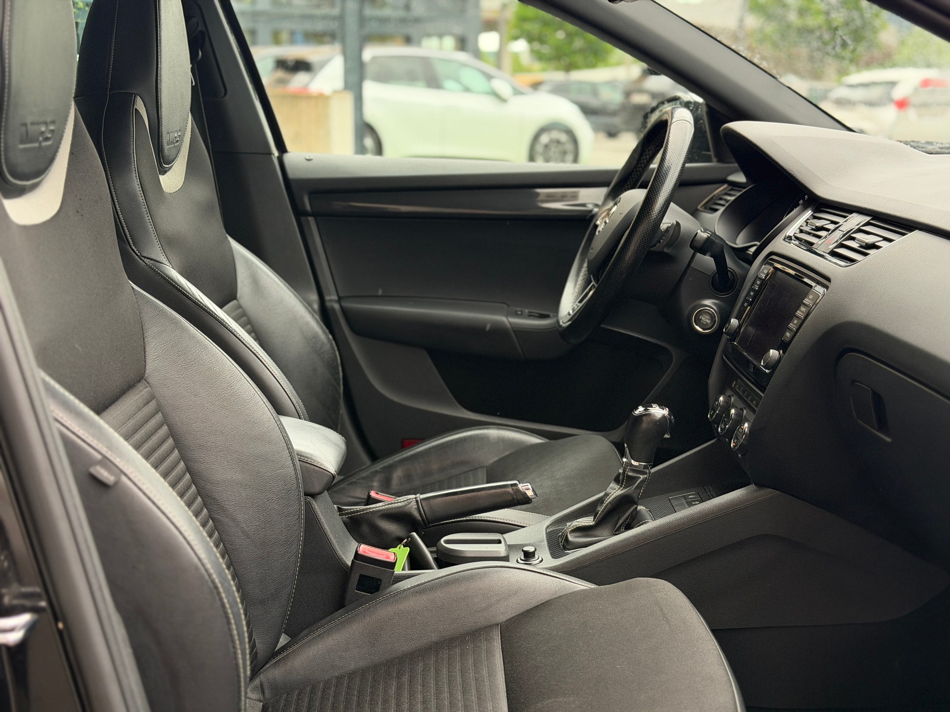 SKODA Octavia Combi 2.0 TDI RS DSG-image-23