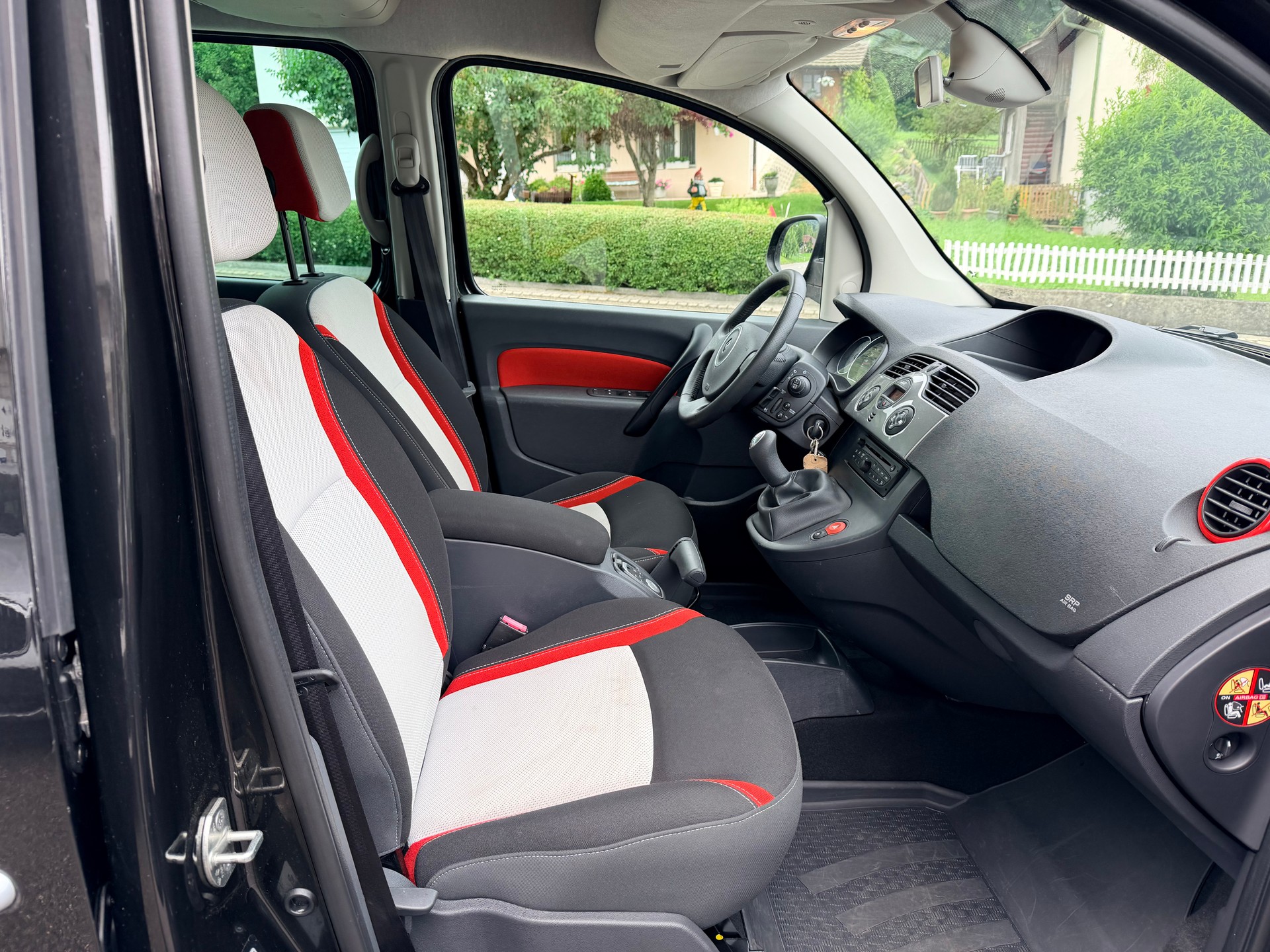 RENAULT Kangoo 1.6 16V Happy Family-image-6