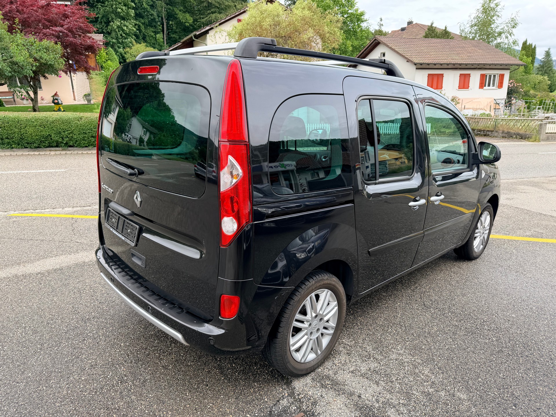 RENAULT Kangoo 1.6 16V Happy Family-image-3
