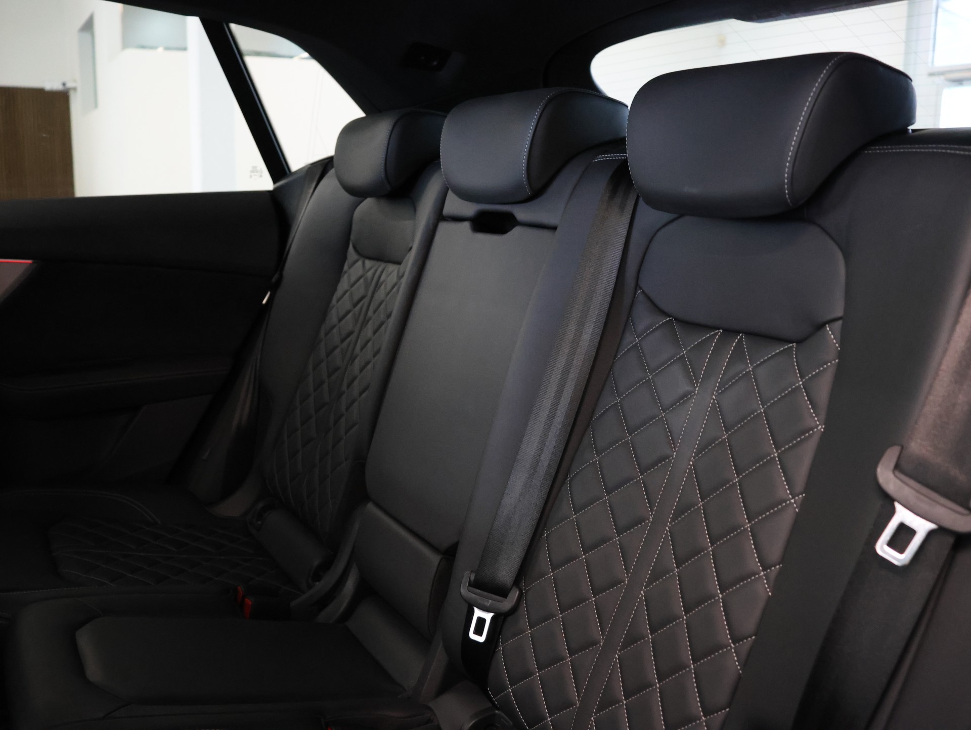 AUDI SQ8 TFSI quattro tiptronic *Premiumpaket* *Assistenzpaket plus* *Pano*-image-32