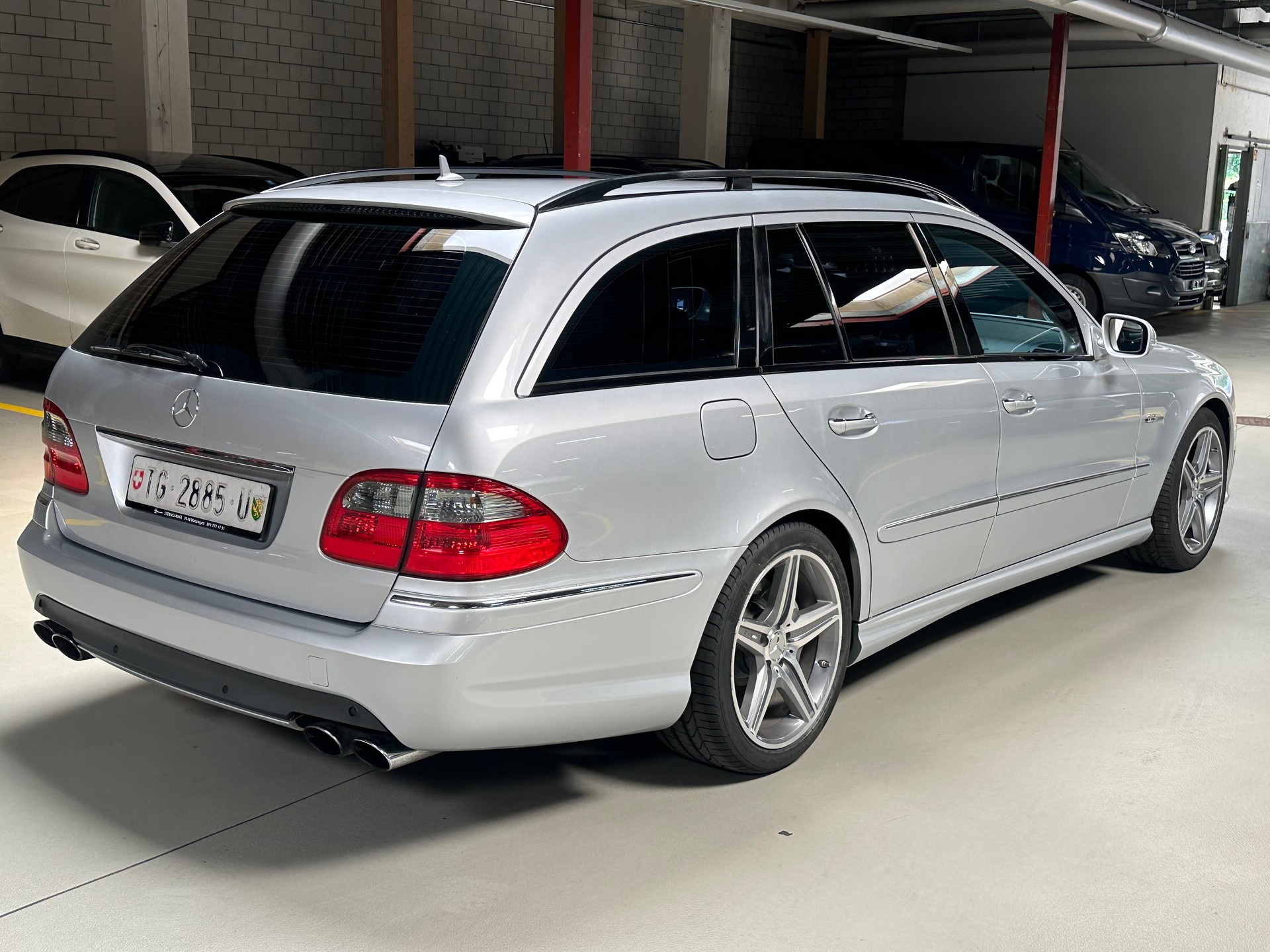 MERCEDES-BENZ E 63 AMG Avantgarde 7G-Tronic-showroom-element-3