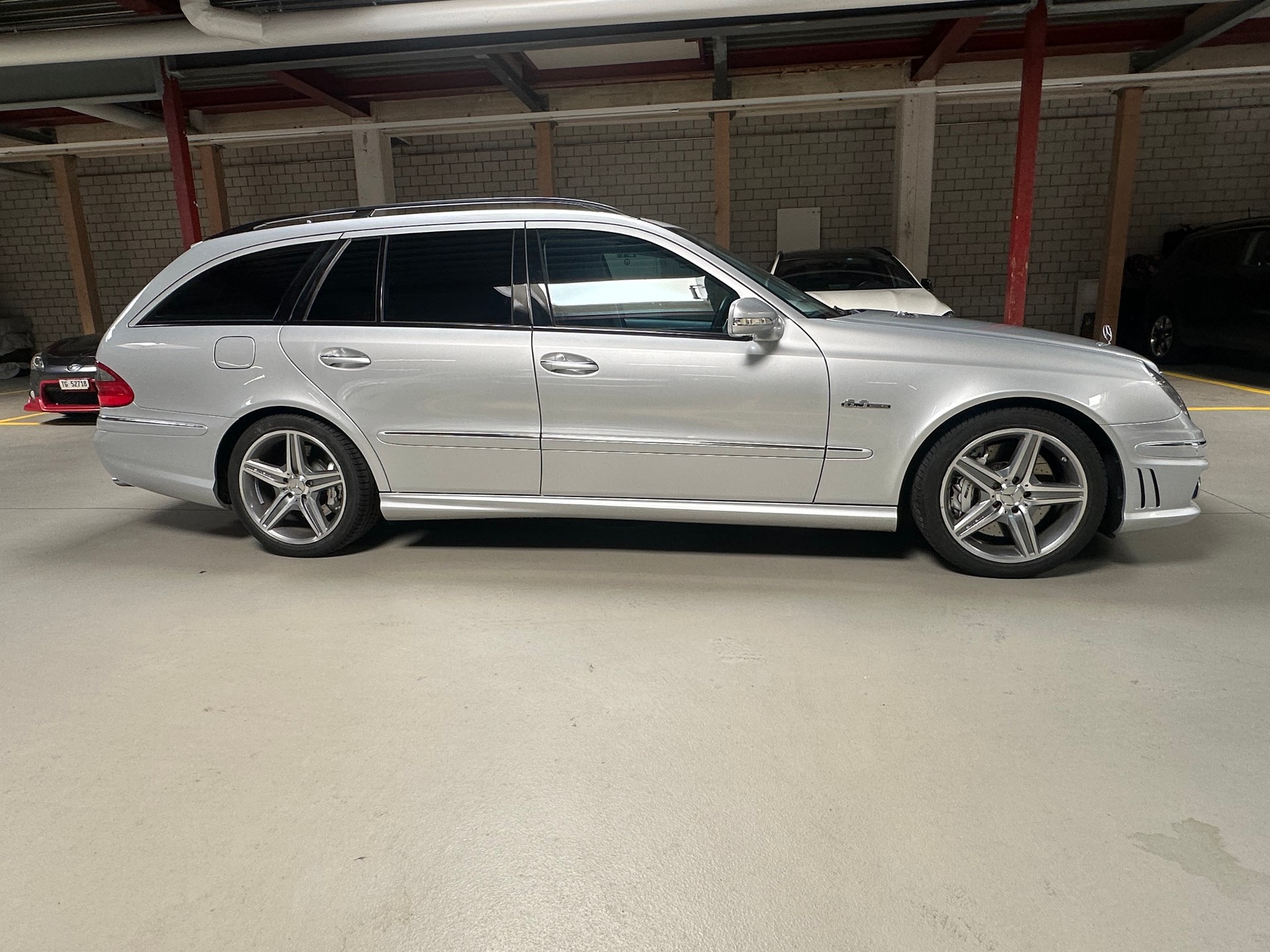 MERCEDES-BENZ E 63 AMG Avantgarde 7G-Tronic-showroom-element-2