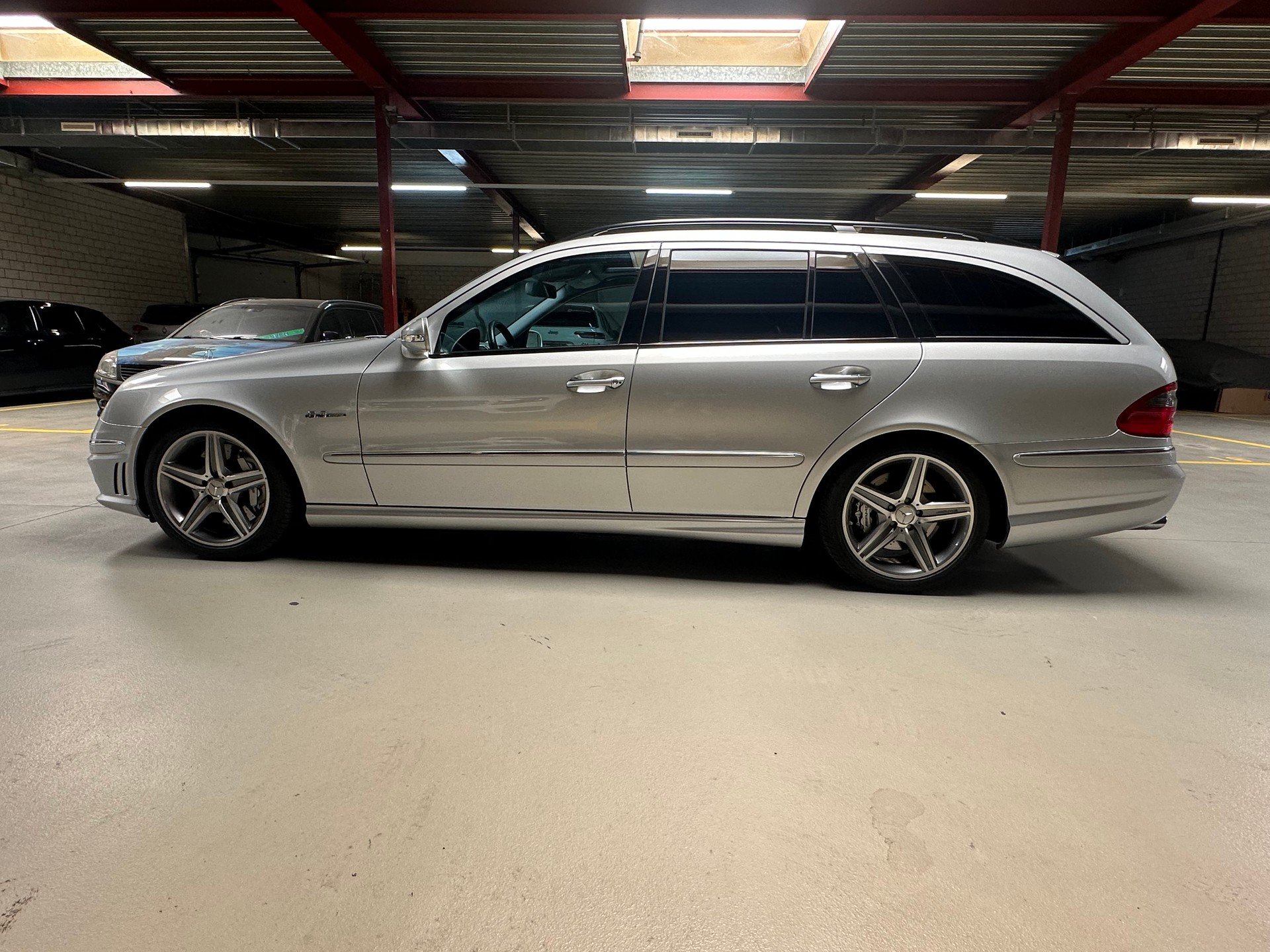 MERCEDES-BENZ E 63 AMG Avantgarde 7G-Tronic-showroom-element-1