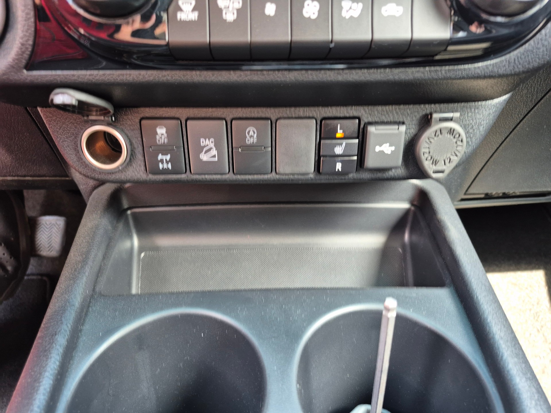 TOYOTA Hilux 2.4d Style Double Cab 4x4 A-image-24
