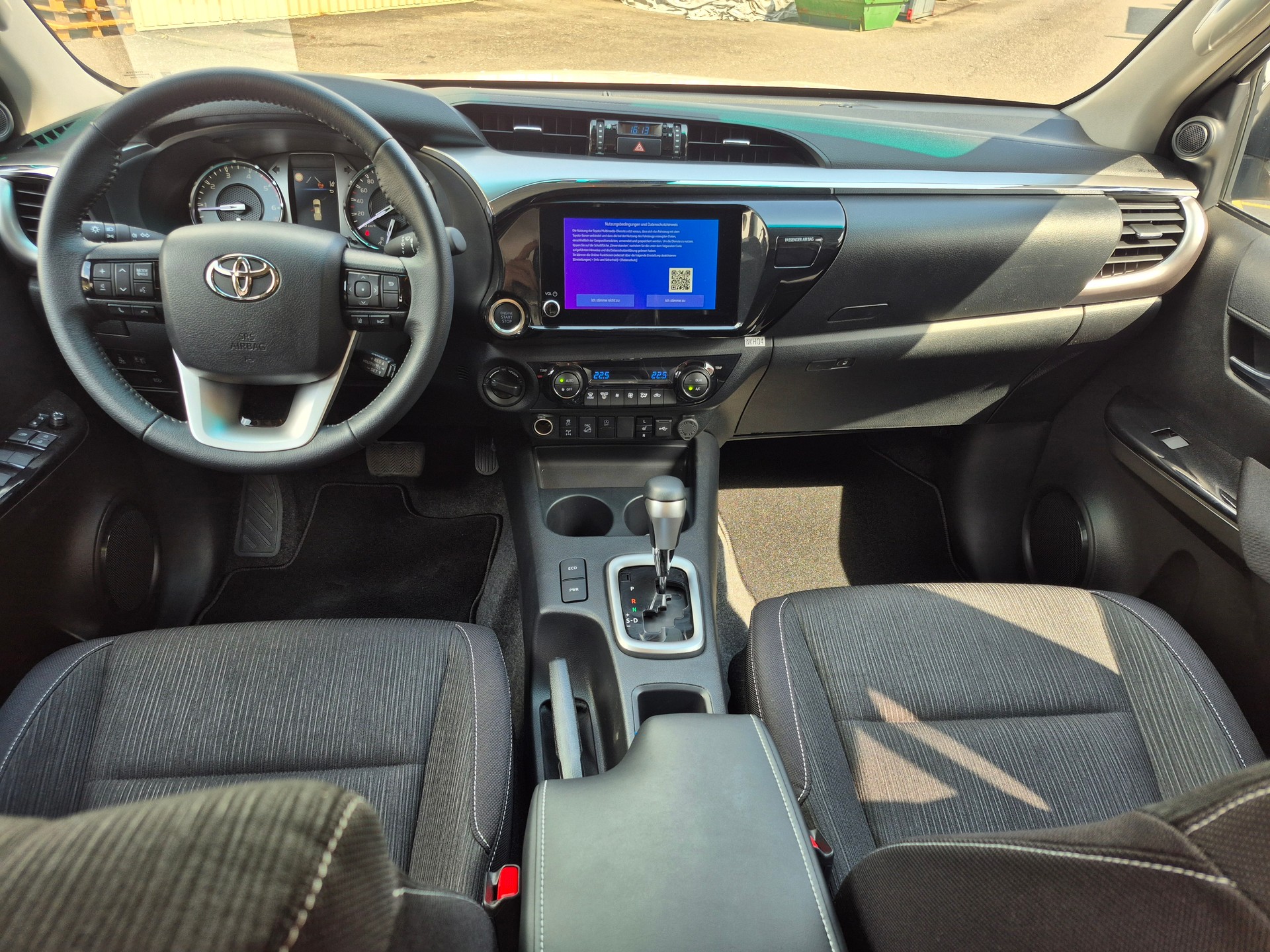 TOYOTA Hilux 2.4d Style Double Cab 4x4 A-image-21