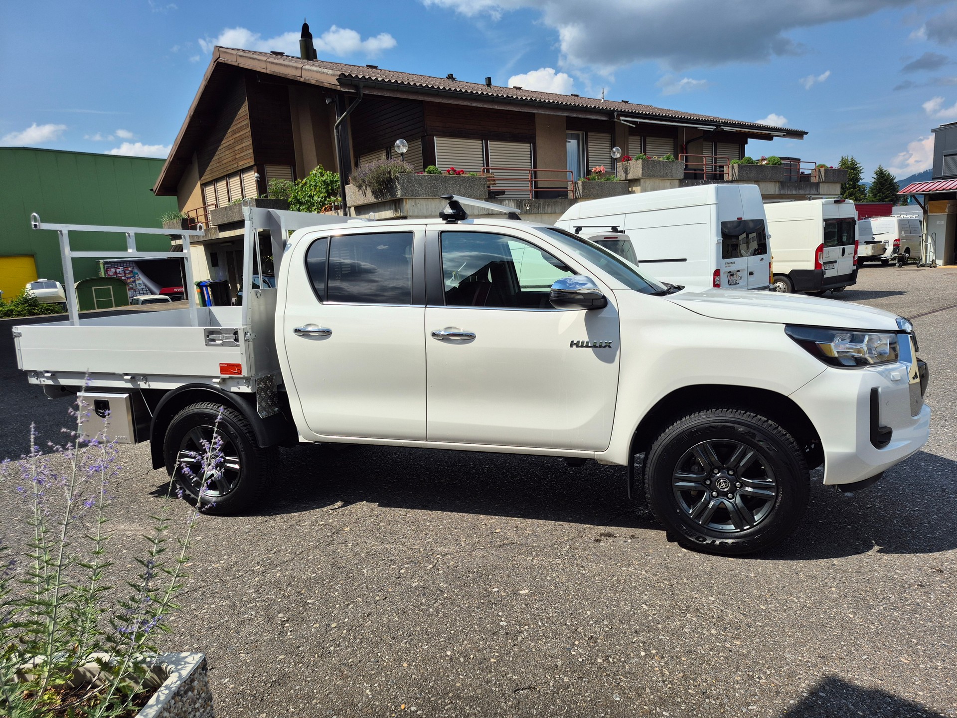 TOYOTA Hilux 2.4d Style Double Cab 4x4 A-showroom-element-3