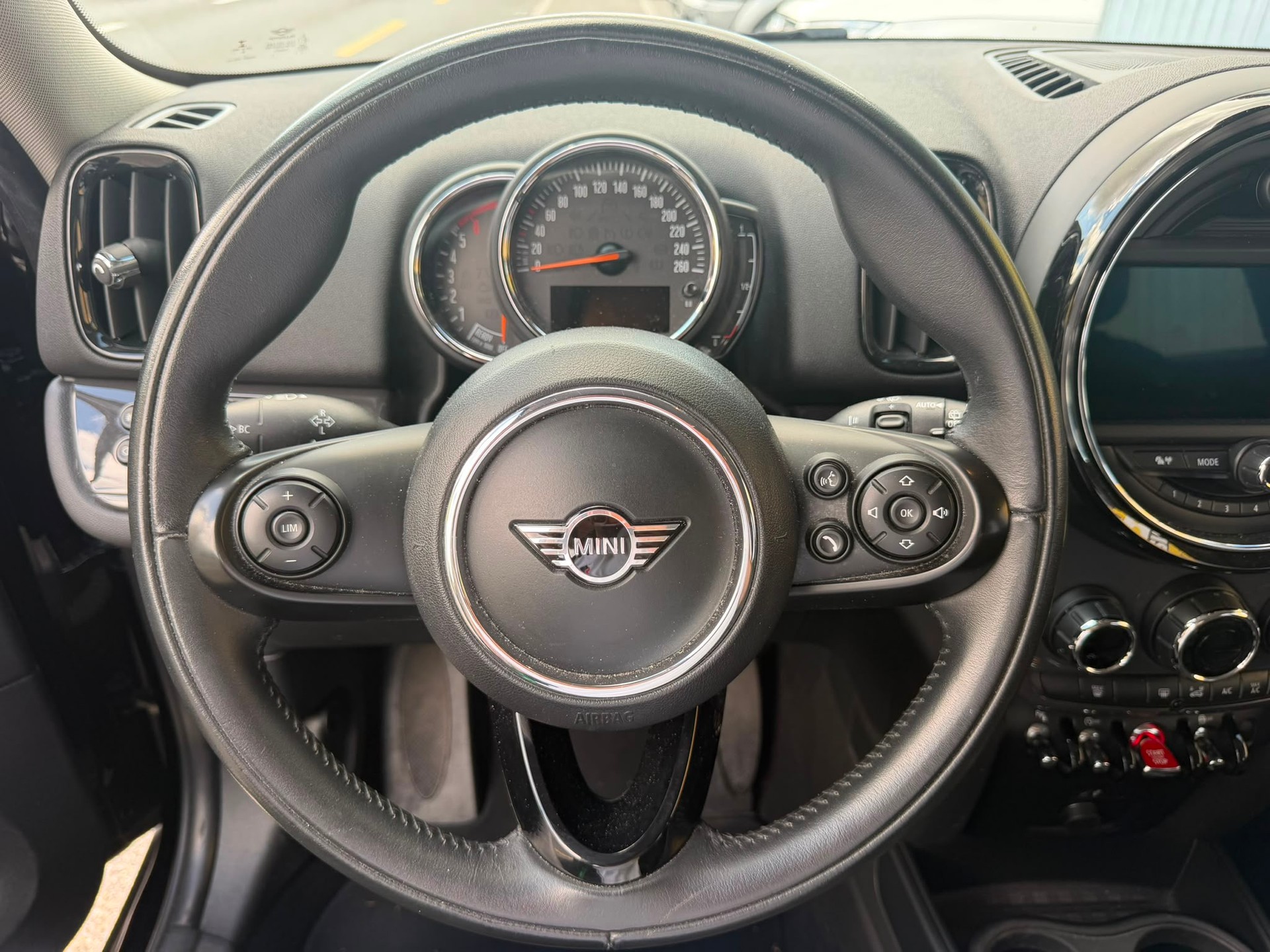 MINI Countryman One D FWD-image-8