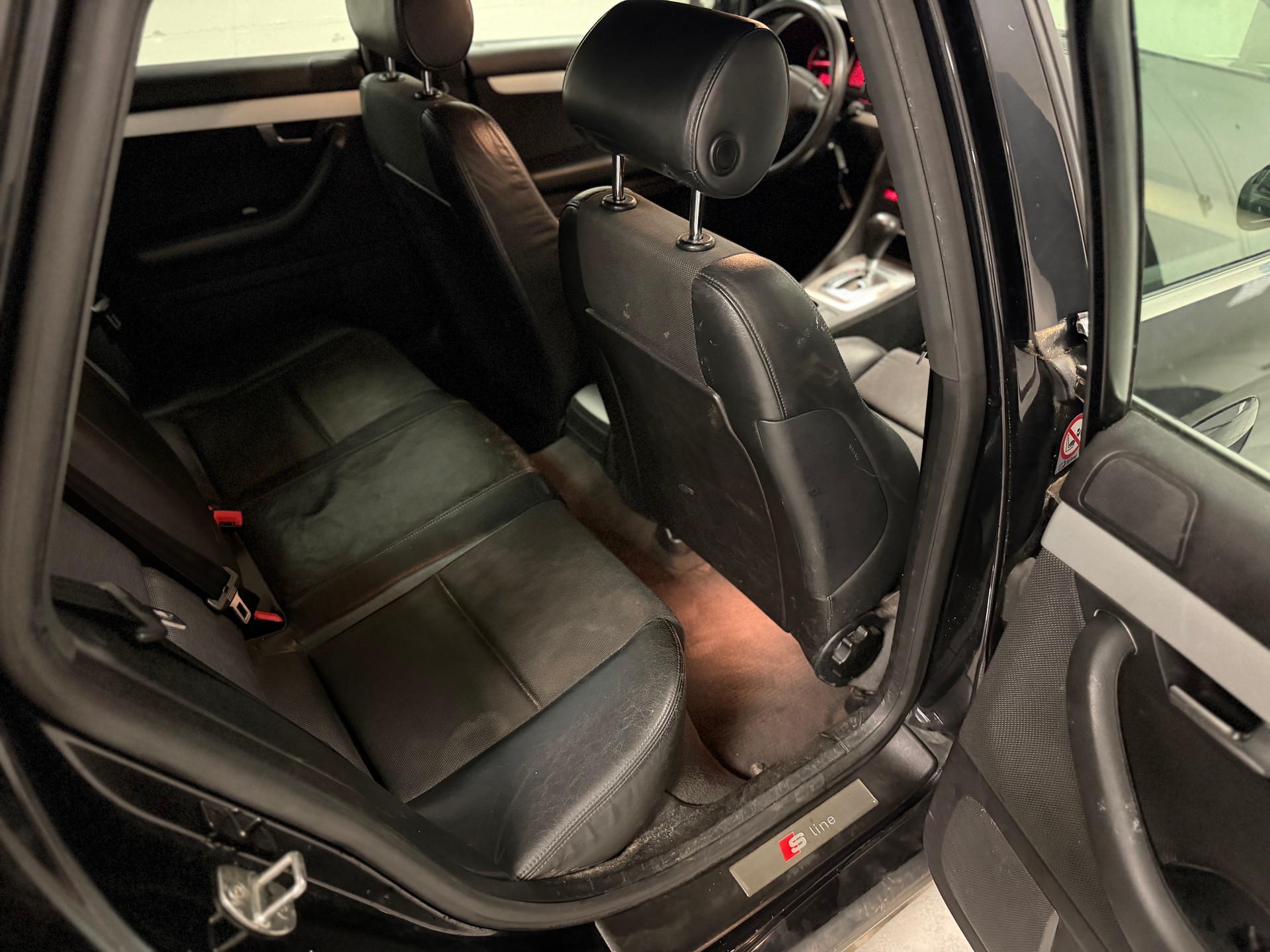 AUDI A4 Avant 1.8 T-image-12