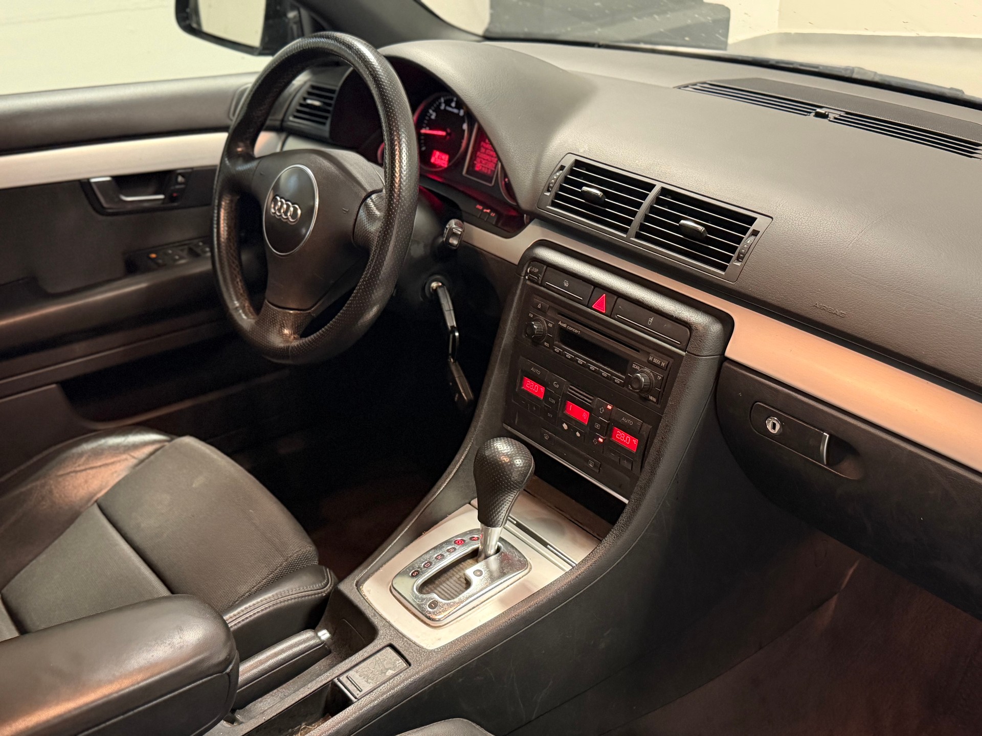 AUDI A4 Avant 1.8 T-image-19