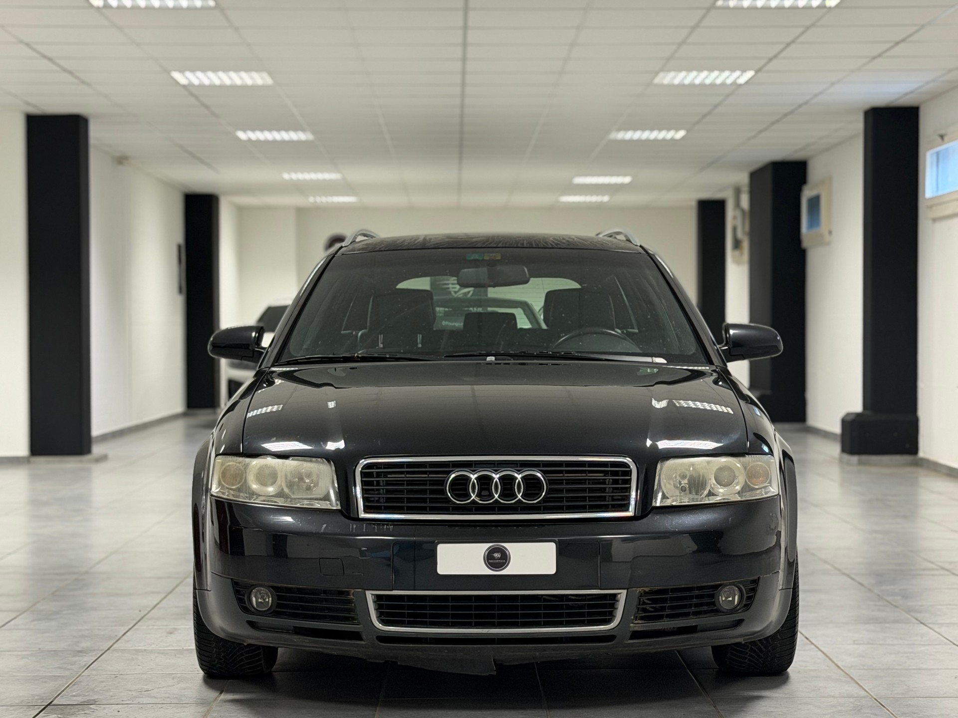 AUDI A4 Avant 1.8 T-showroom-element-2