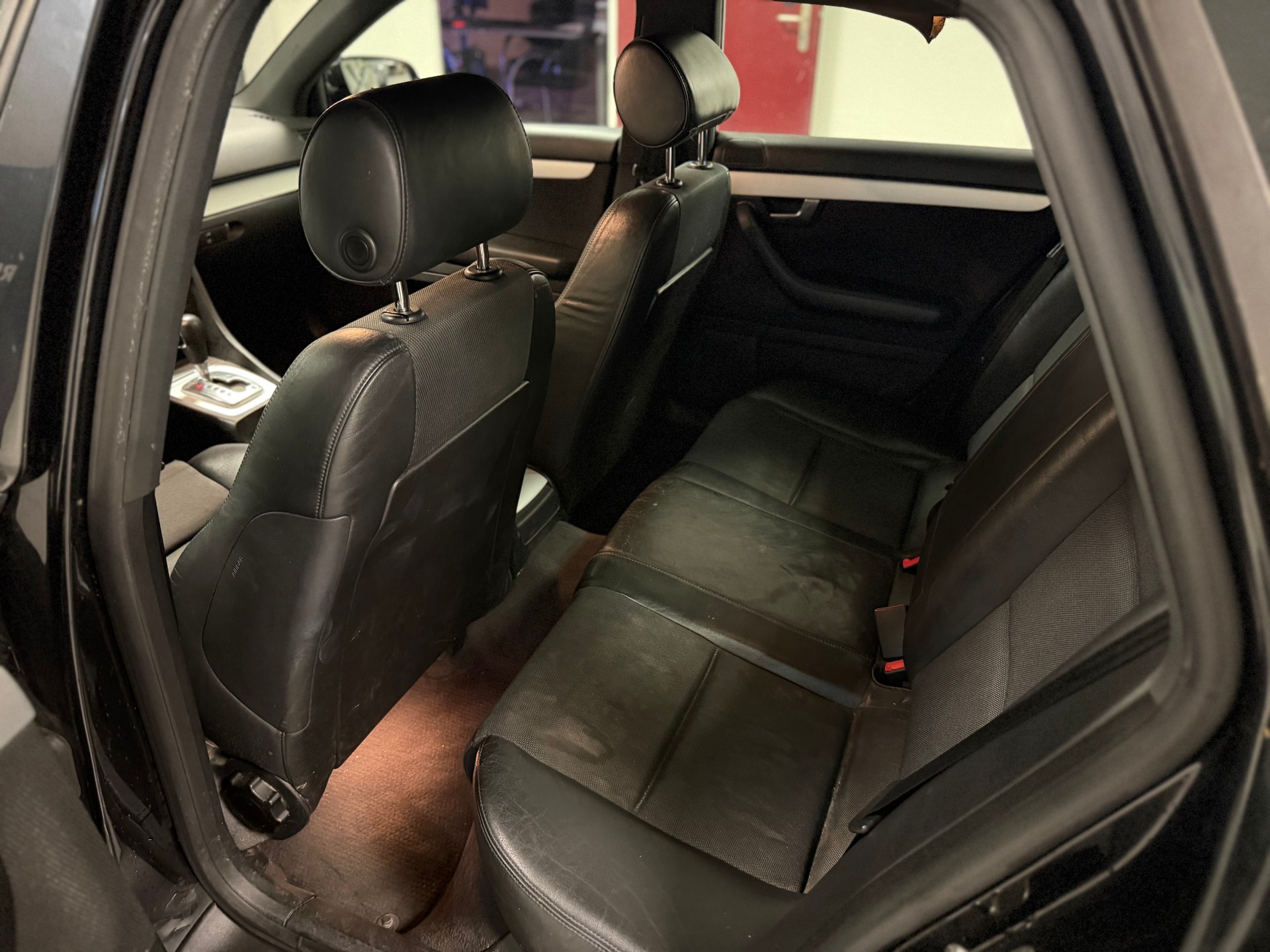 AUDI A4 Avant 1.8 T-image-13