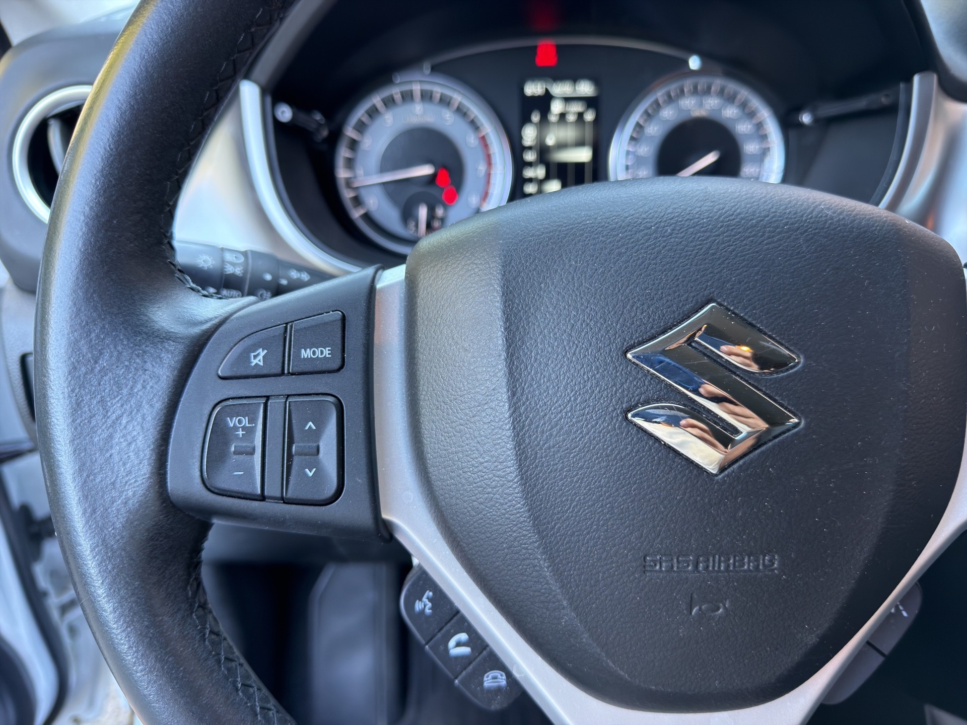 SUZUKI Vitara 1.4 Boosterjet Compact Top Hybrid-image-15