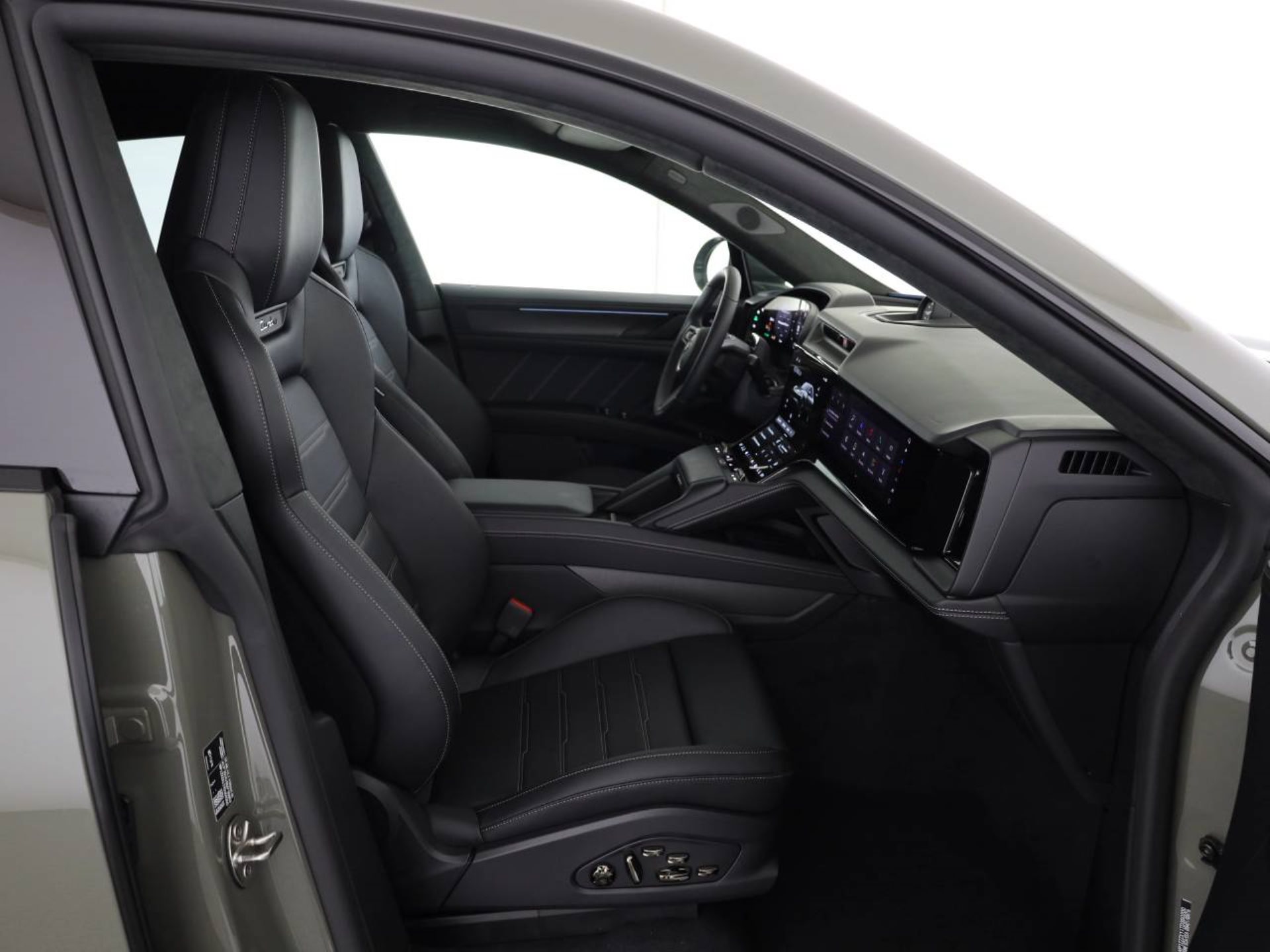 PORSCHE Cayenne Turbo Coupé Electric-image-14