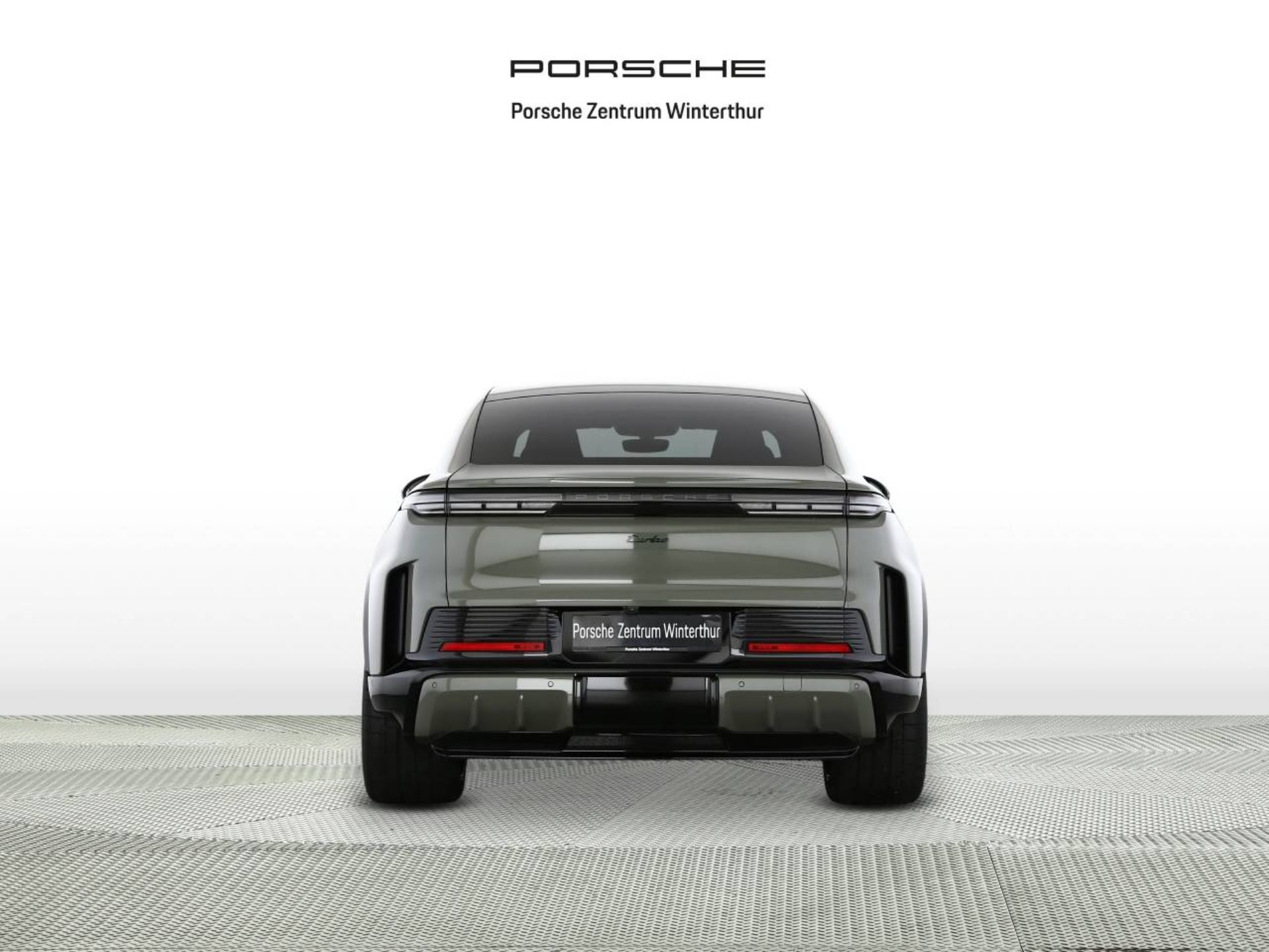 PORSCHE Cayenne Turbo Coupé Electric-image-6
