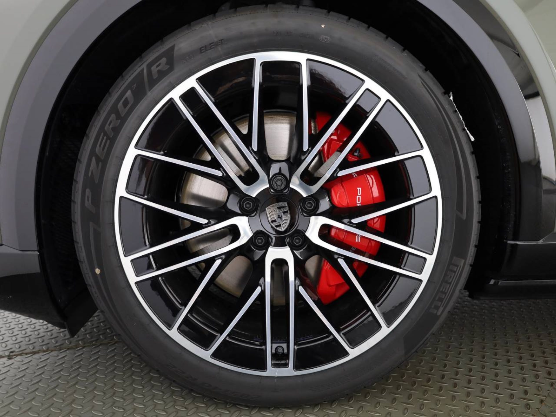 PORSCHE Cayenne Turbo Coupé Electric-image-8