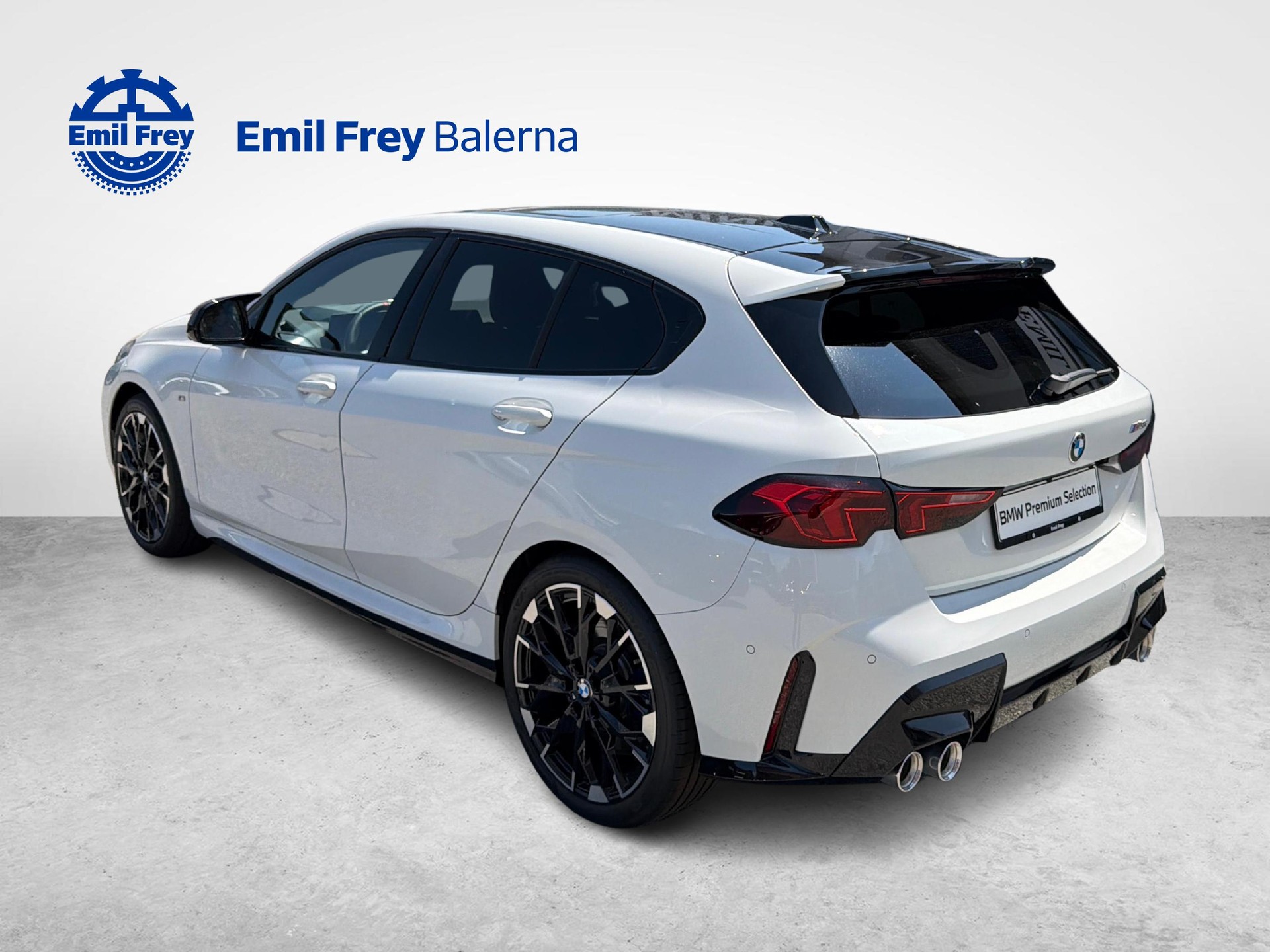 BMW M135i xDrive-showroom-element-3