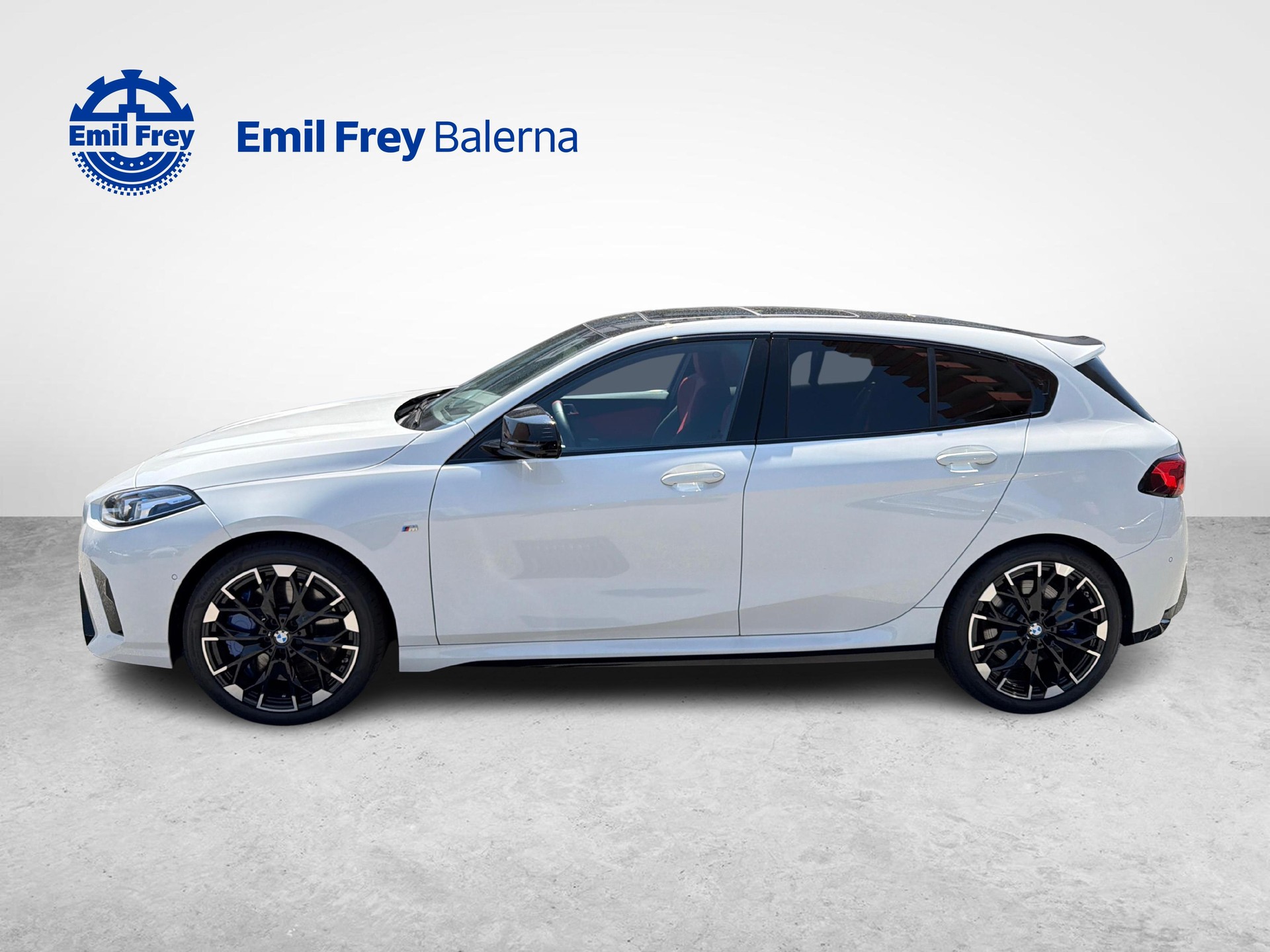 BMW M135i xDrive-showroom-element-2
