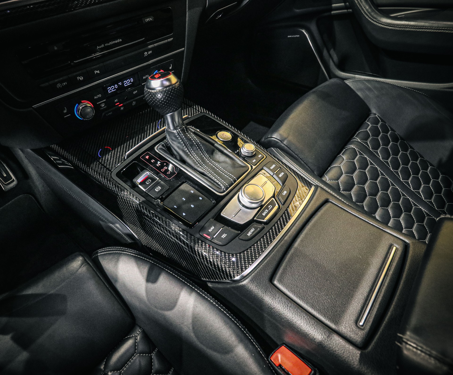 AUDI RS6 Avant 4.0 TFSI V8 quattro Tiptronic-image-16