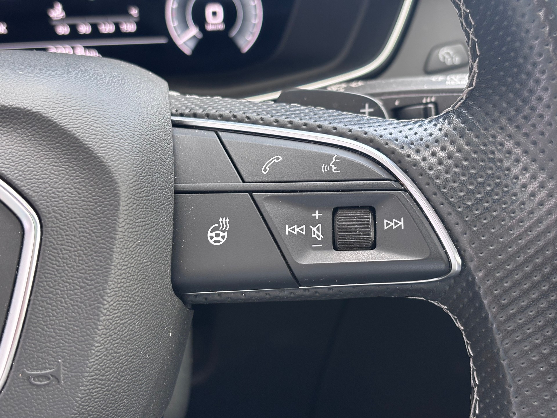 AUDI Q5 55 TFSI e PHEV S line quattro S-tronic-image-18