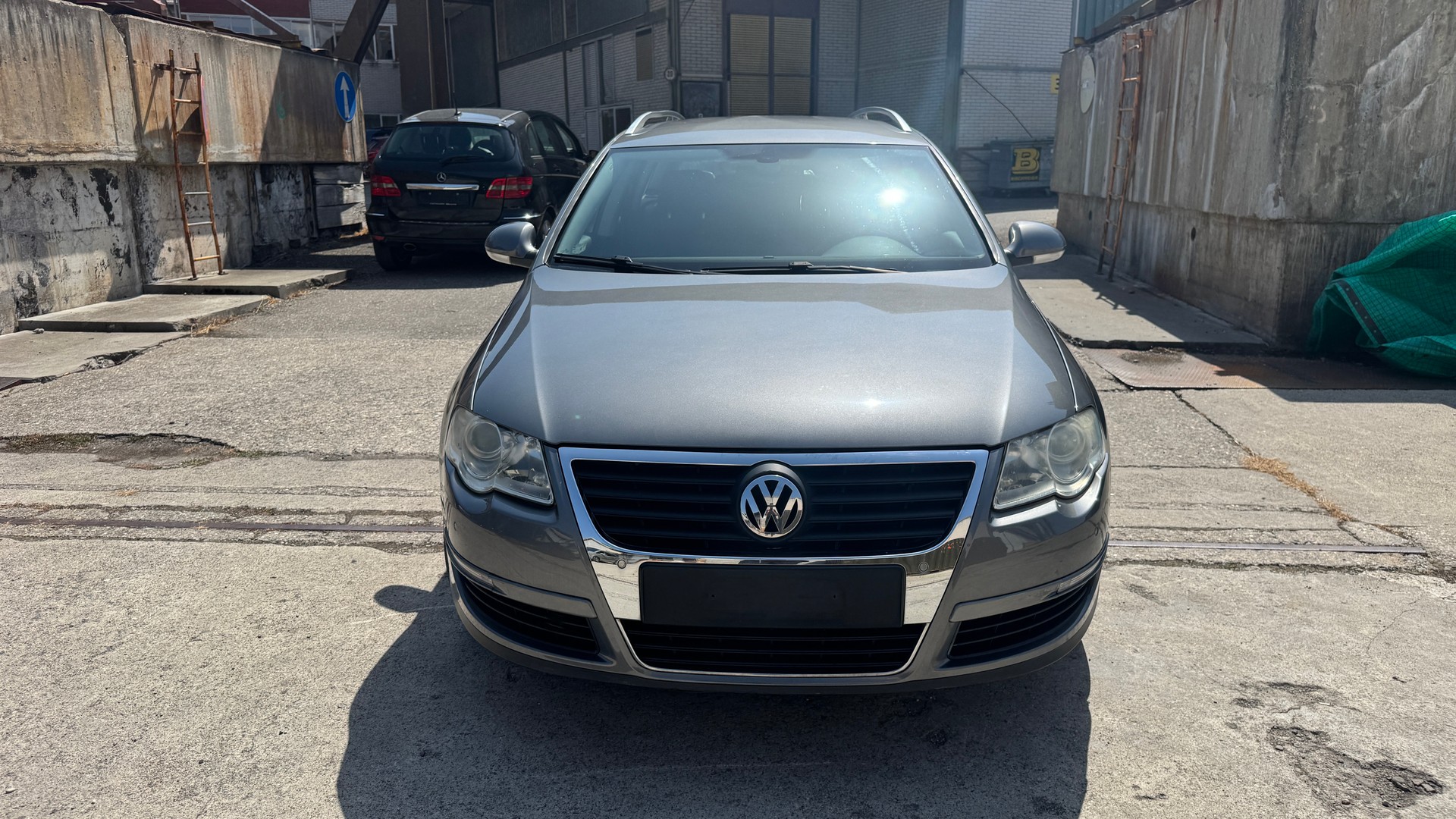 VW Passat Variant 3.2i 4Motion-showroom-element-1