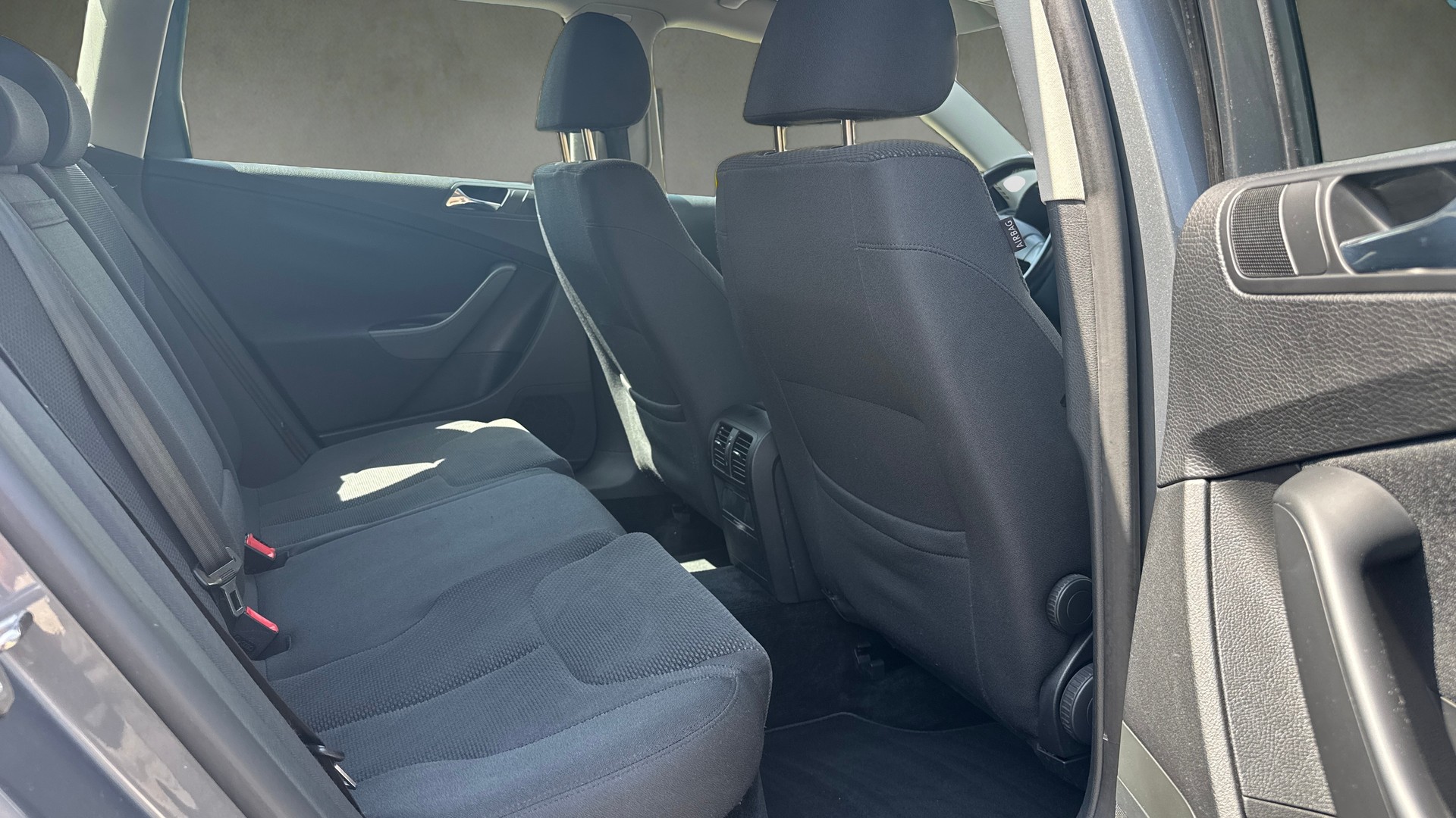 VW Passat Variant 3.2i 4Motion-image-12