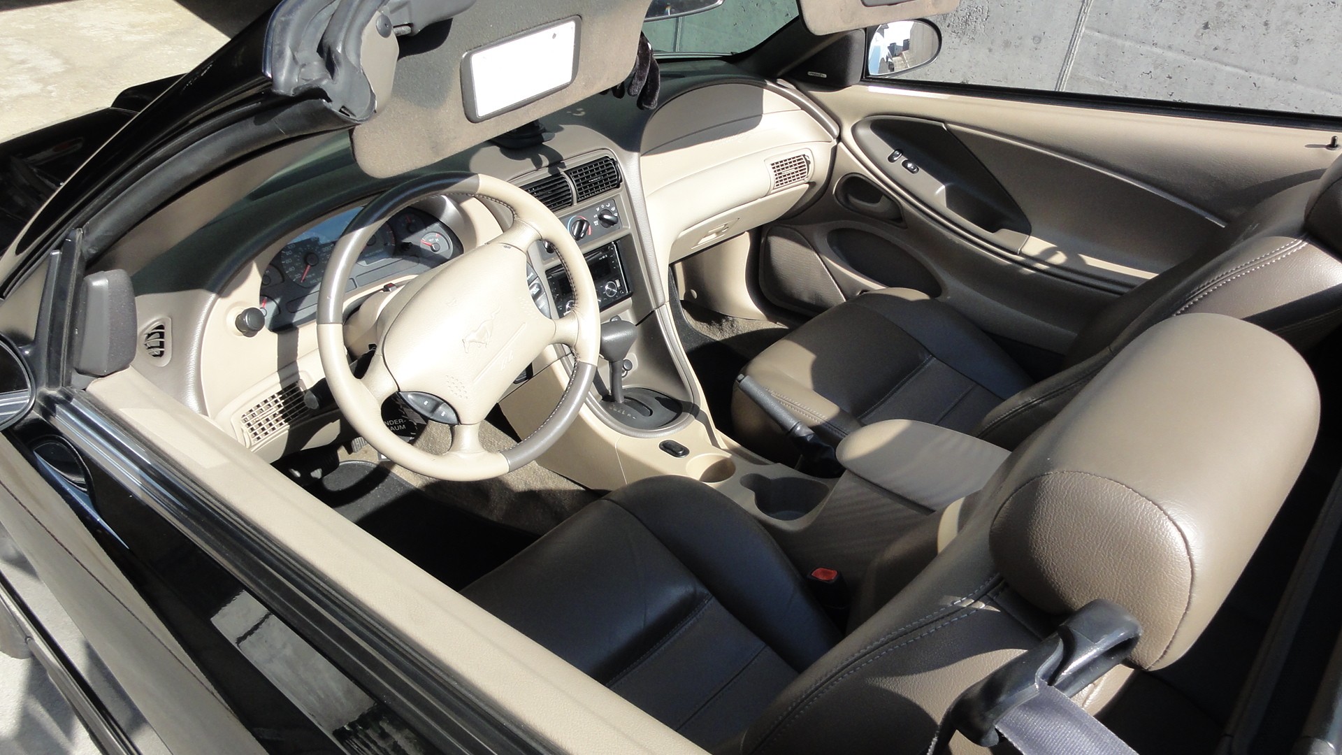 FORD Mustang GT Cabriolet-image-9
