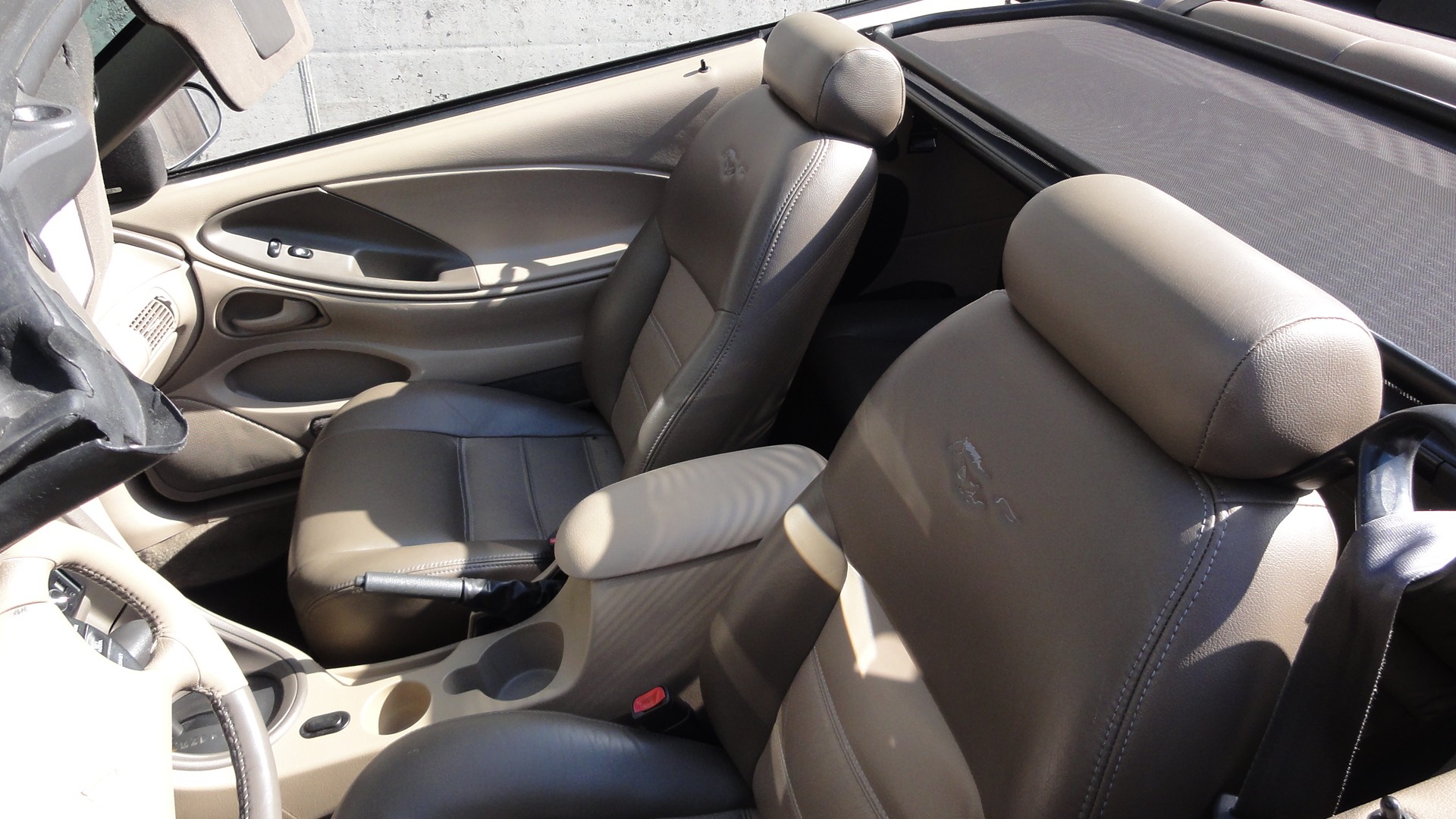 FORD Mustang GT Cabriolet-image-10