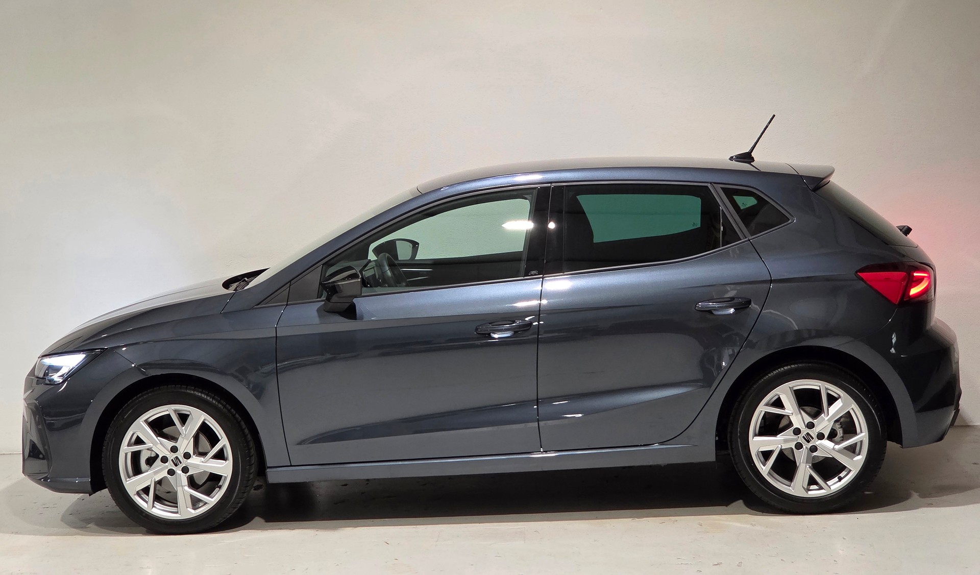 SEAT Ibiza 1.0 EcoTSI FR DSG-showroom-element-1