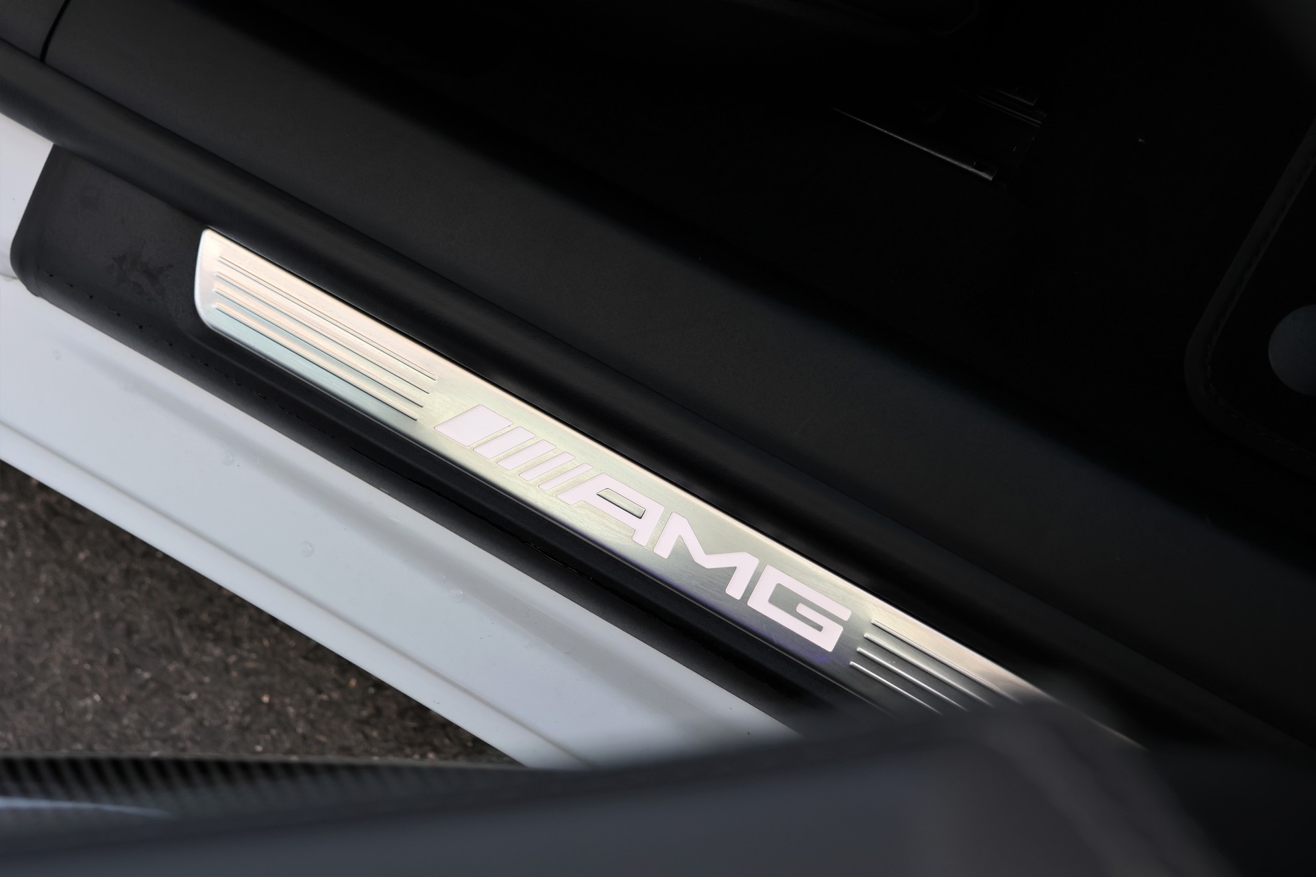MERCEDES-BENZ AMG GT 63 4Matic+ Executive Edition (CH) *Magno White*-image-19