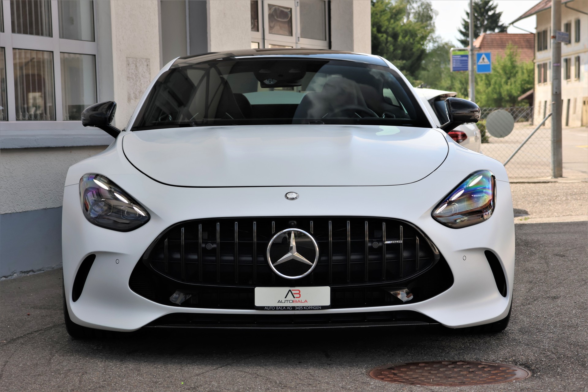 MERCEDES-BENZ AMG GT 63 4Matic+ Executive Edition (CH) *Magno White*-showroom-element-1