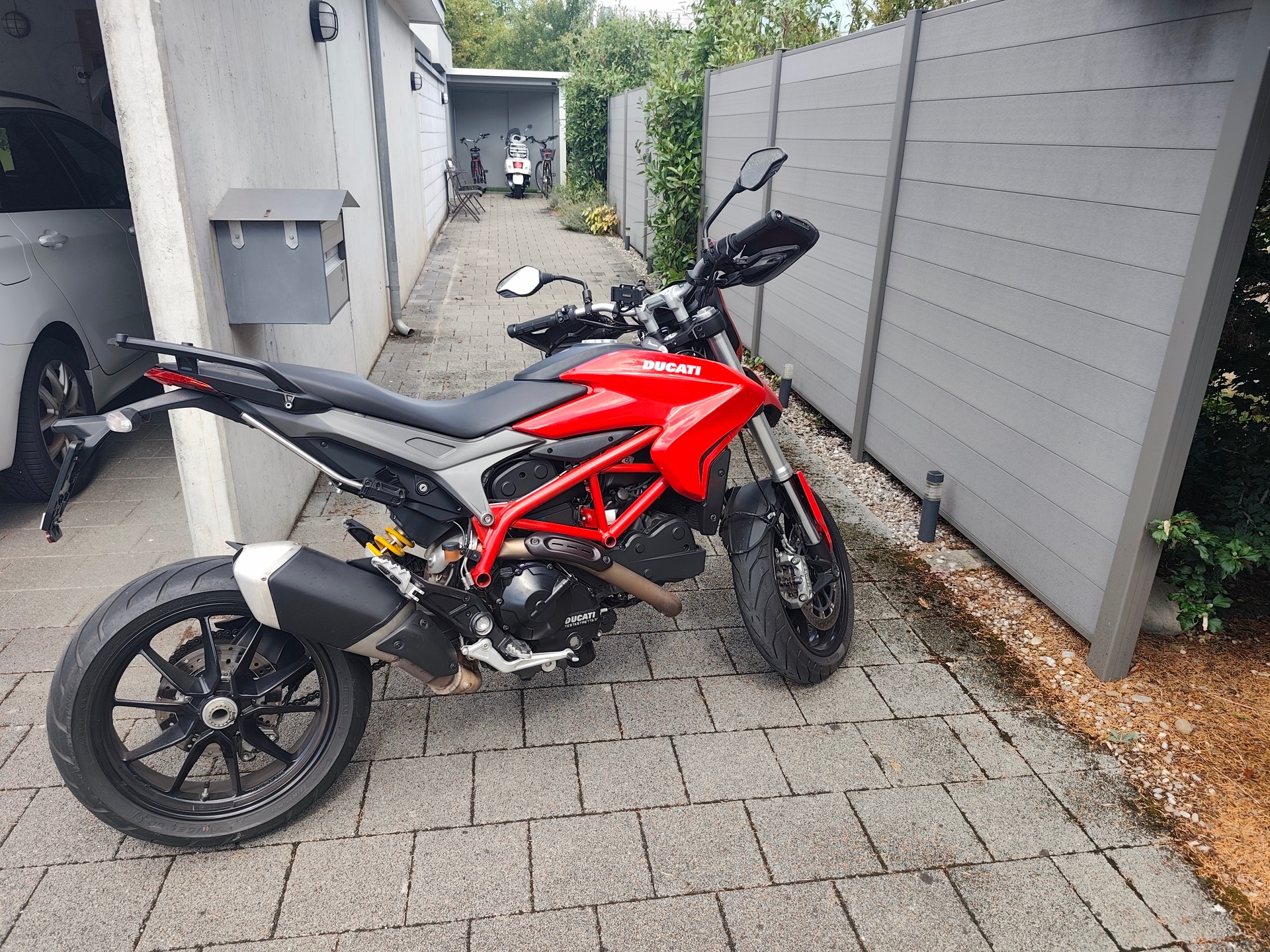 DUCATI Hypermotard 821 SP-image-1