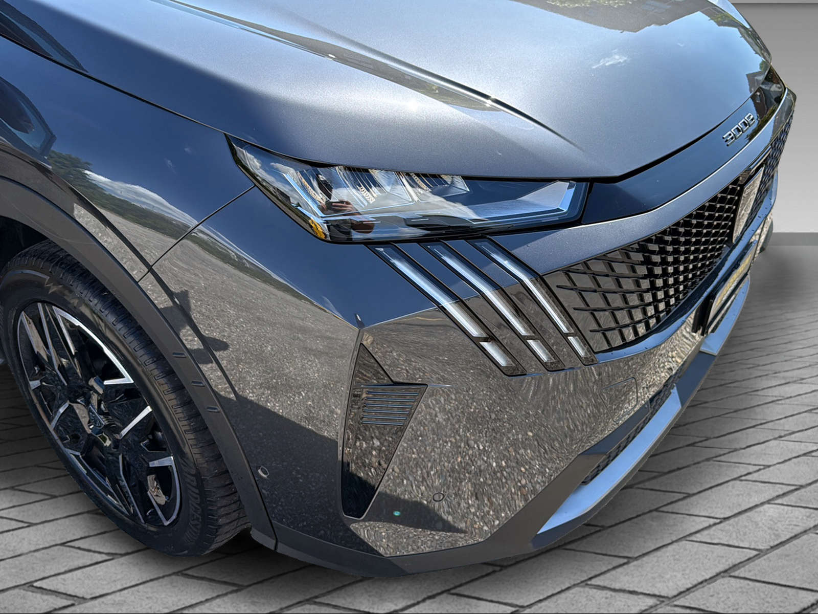 PEUGEOT 3008 1.2 Hybrid Allure-image-10