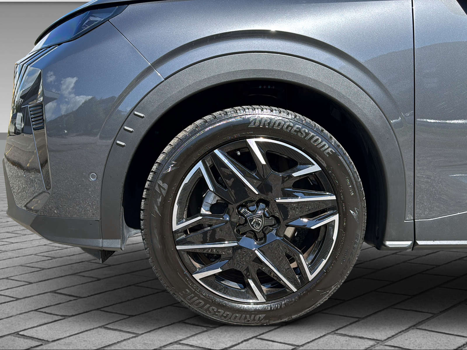 PEUGEOT 3008 1.2 Hybrid Allure-showroom-element-3