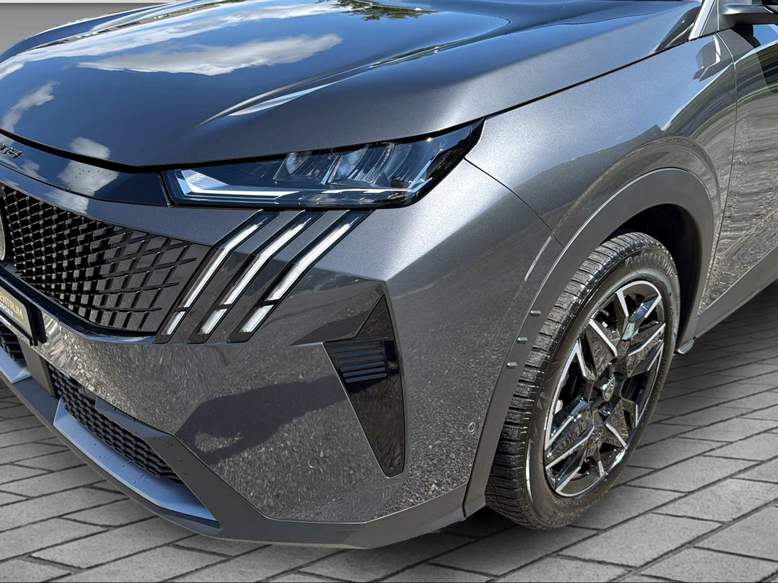 PEUGEOT 3008 1.2 Hybrid Allure-showroom-element-1