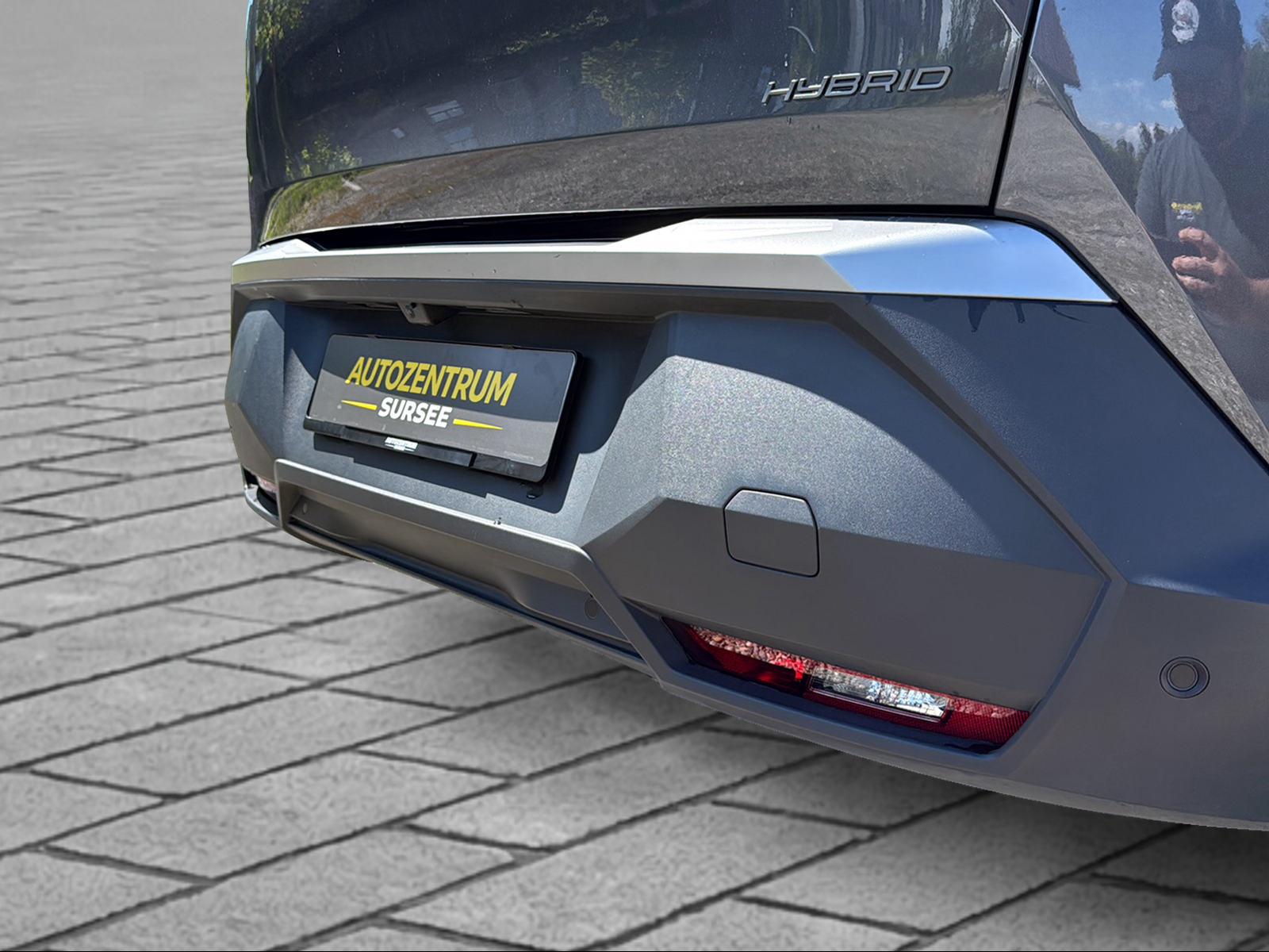 PEUGEOT 3008 1.2 Hybrid Allure-image-8