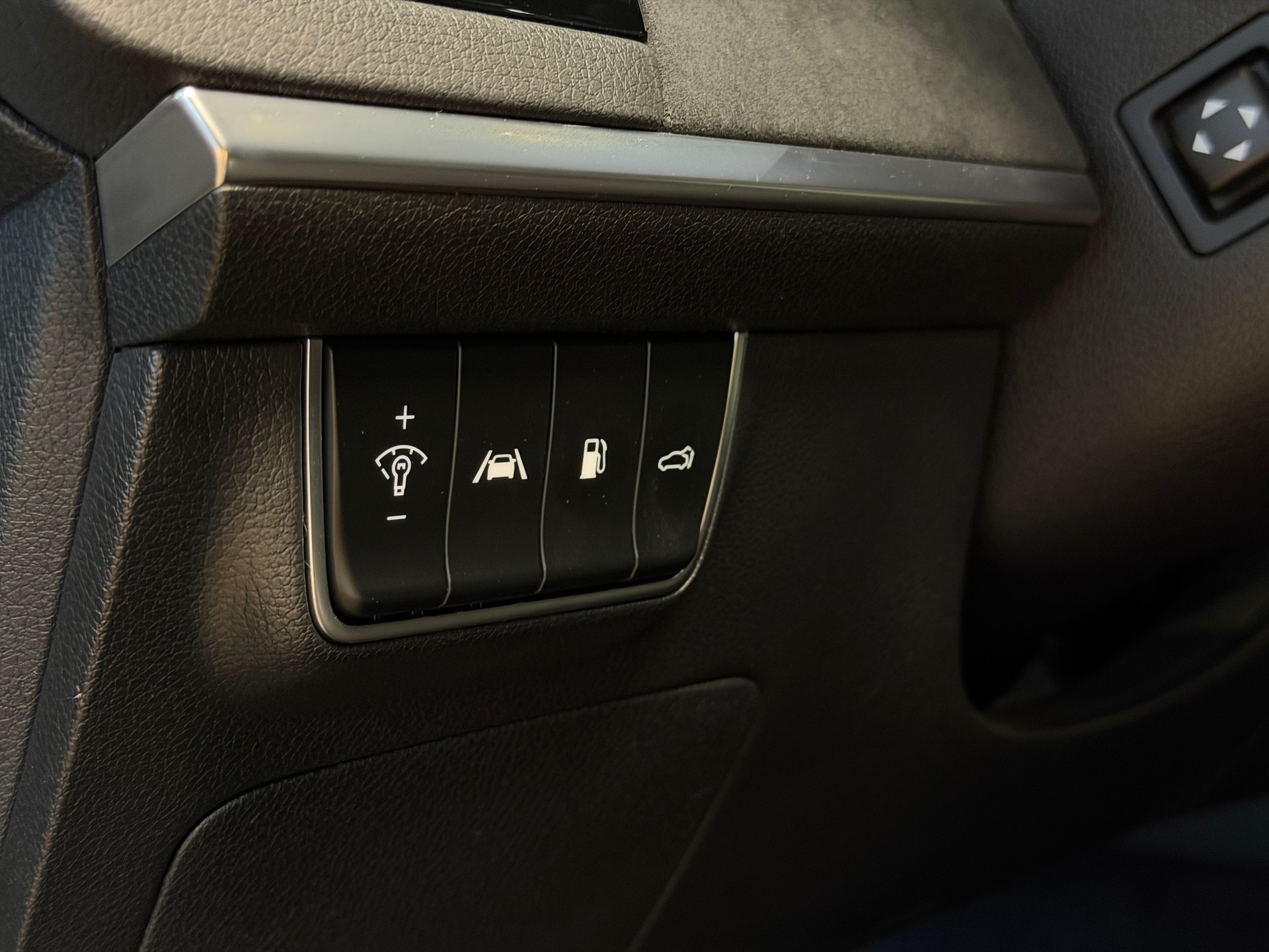 KIA Stinger 3.3 T-GDi GT Automat AWD-image-20