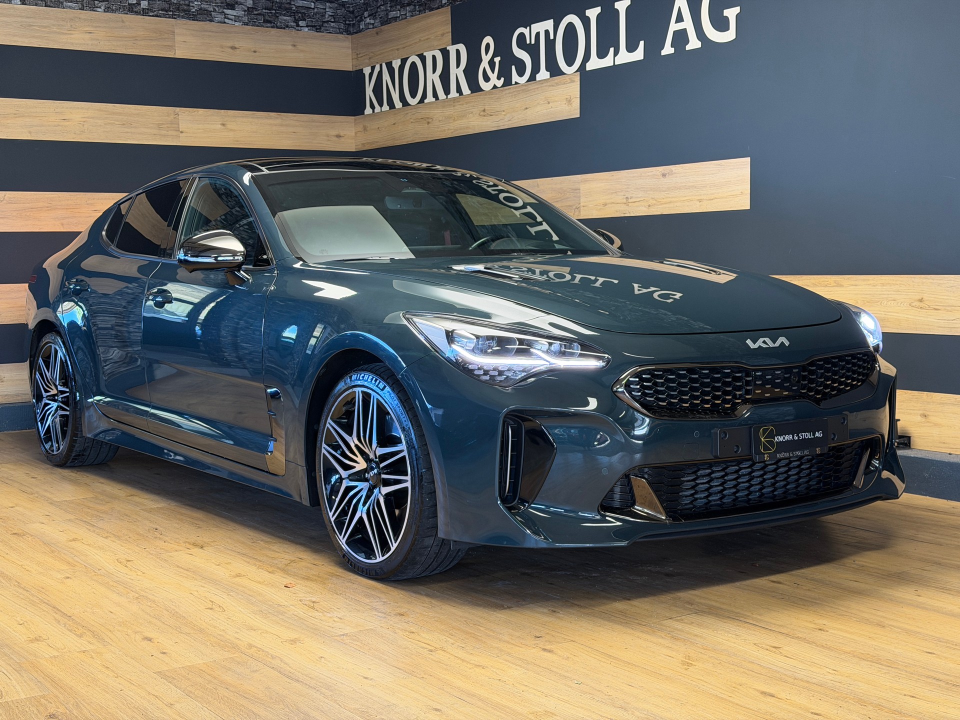 KIA Stinger 3.3 T-GDi GT Automat AWD-showroom-element-1