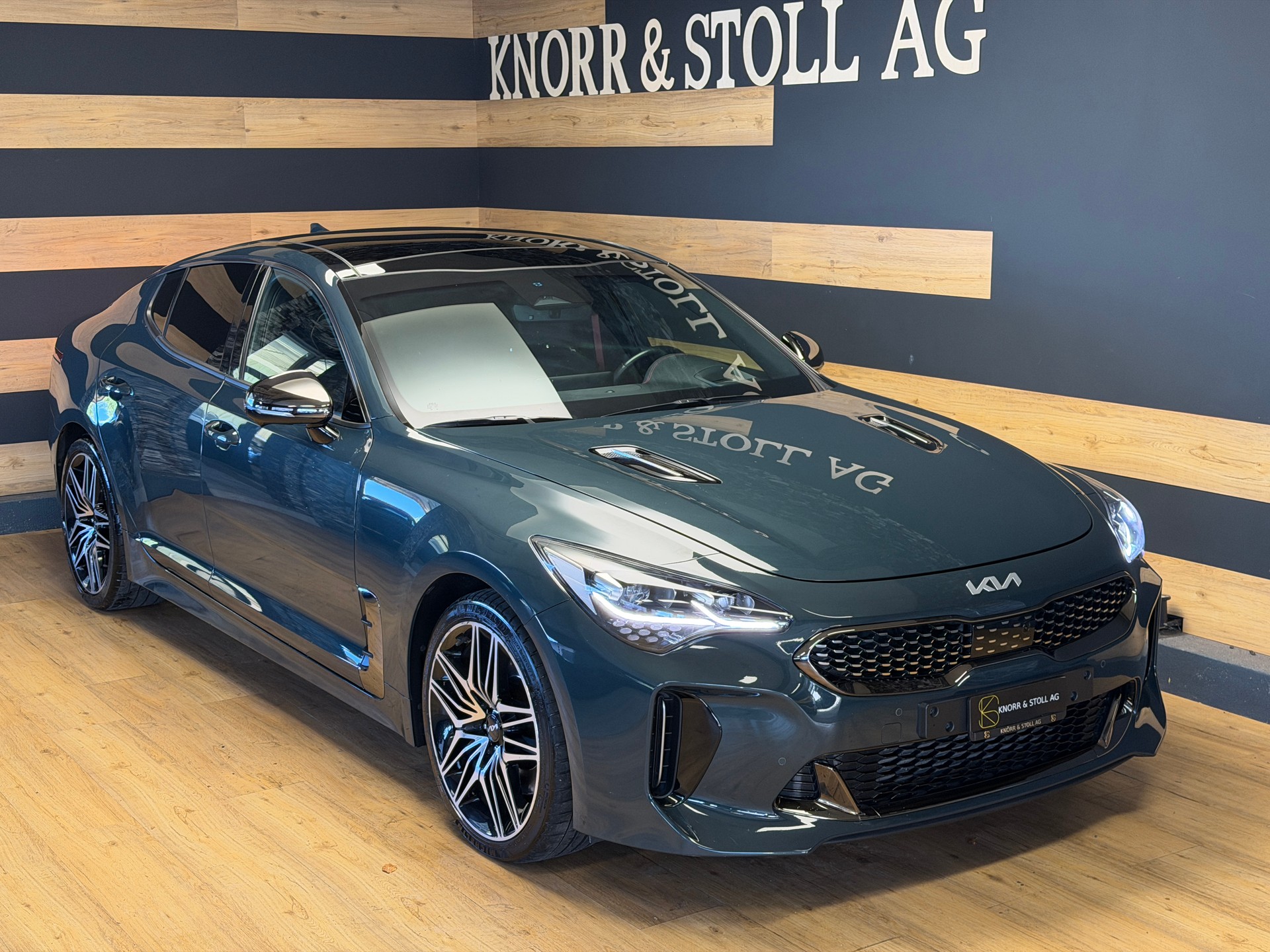 KIA Stinger 3.3 T-GDi GT Automat AWD-showroom-element-3