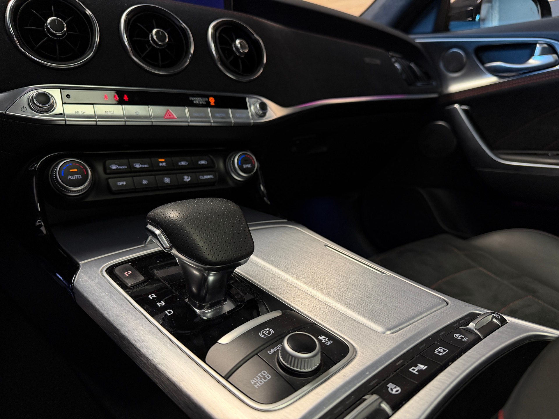 KIA Stinger 3.3 T-GDi GT Automat AWD-image-19