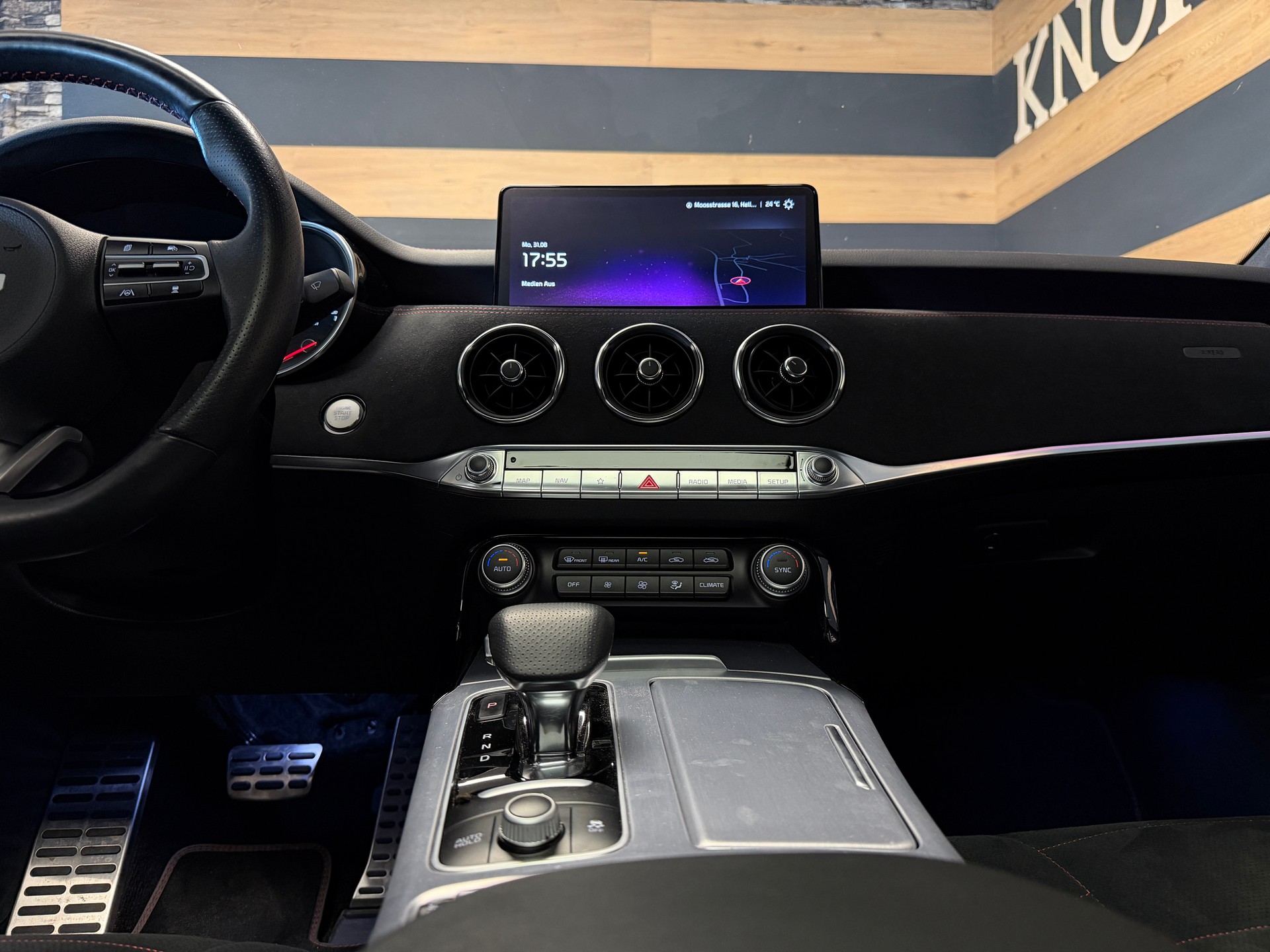 KIA Stinger 3.3 T-GDi GT Automat AWD-image-13