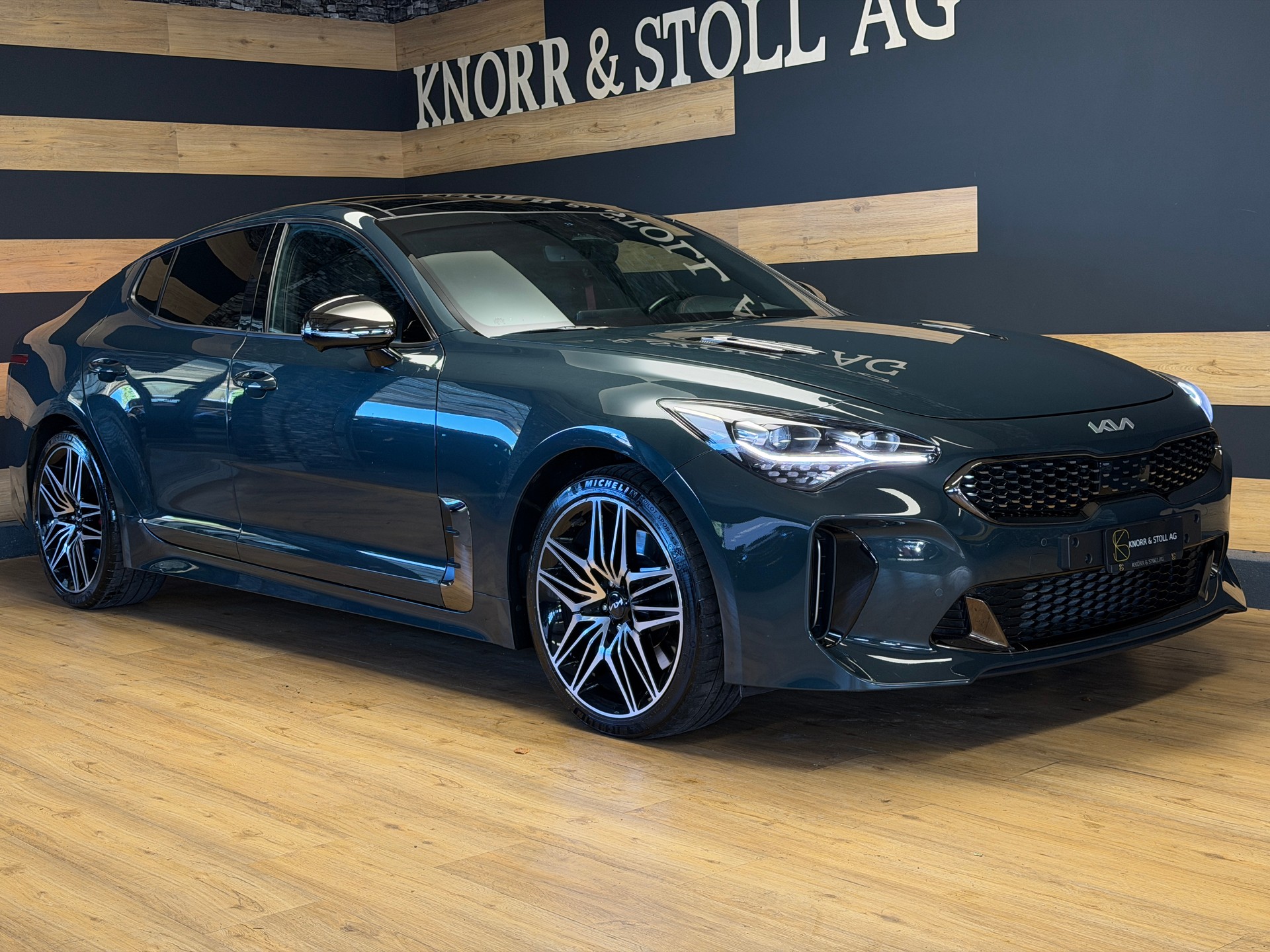 KIA Stinger 3.3 T-GDi GT Automat AWD-showroom-element-2