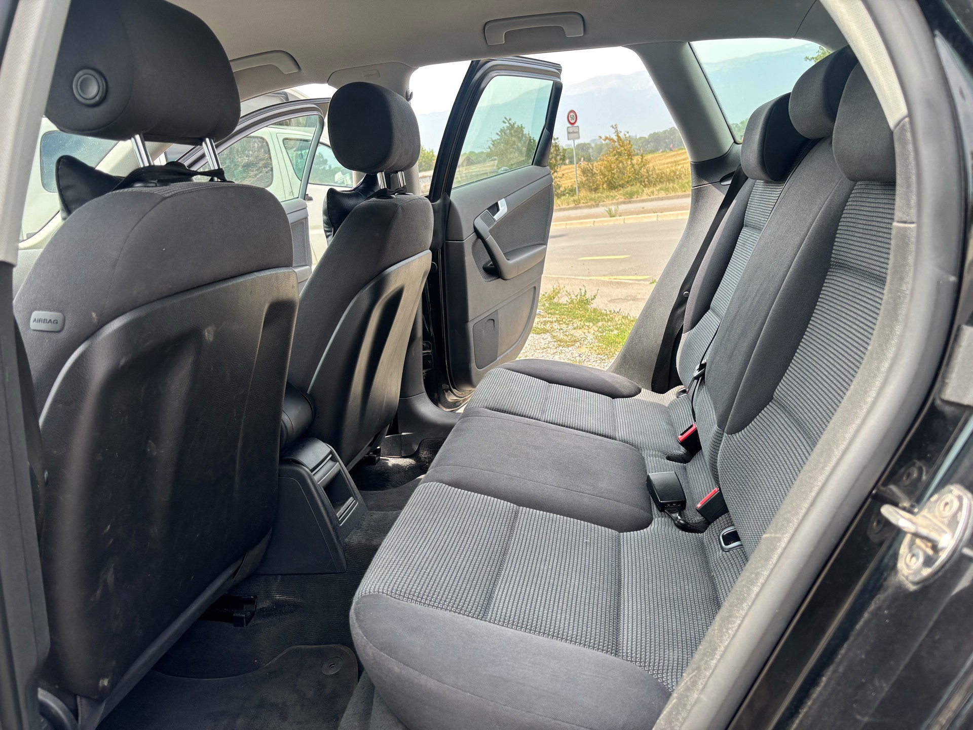 AUDI A3 Sportback 2.0 TDI Ambition-image-13