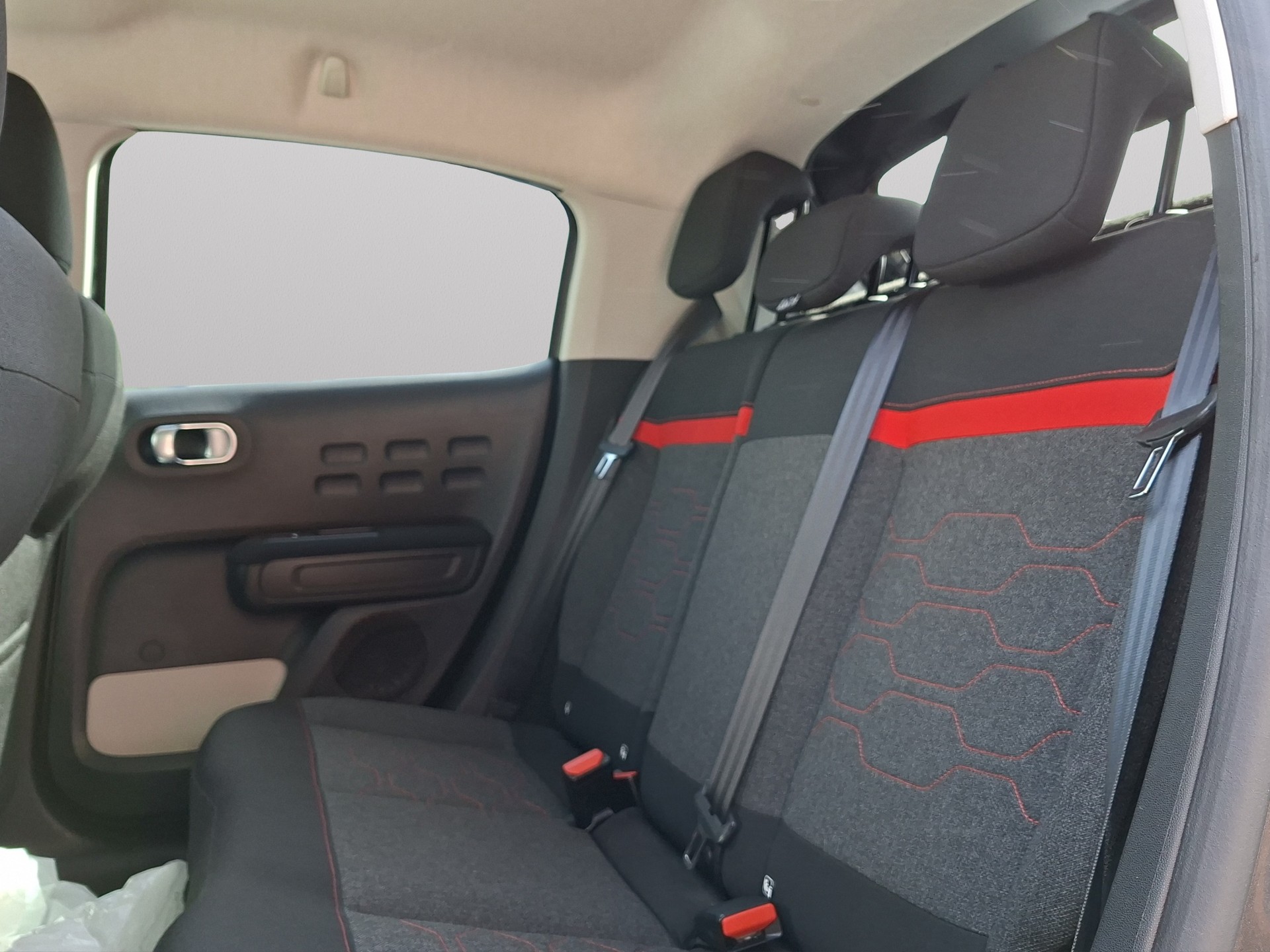 CITROEN C3 Aircross 1.5 BlueHD Shine EAT-image-12