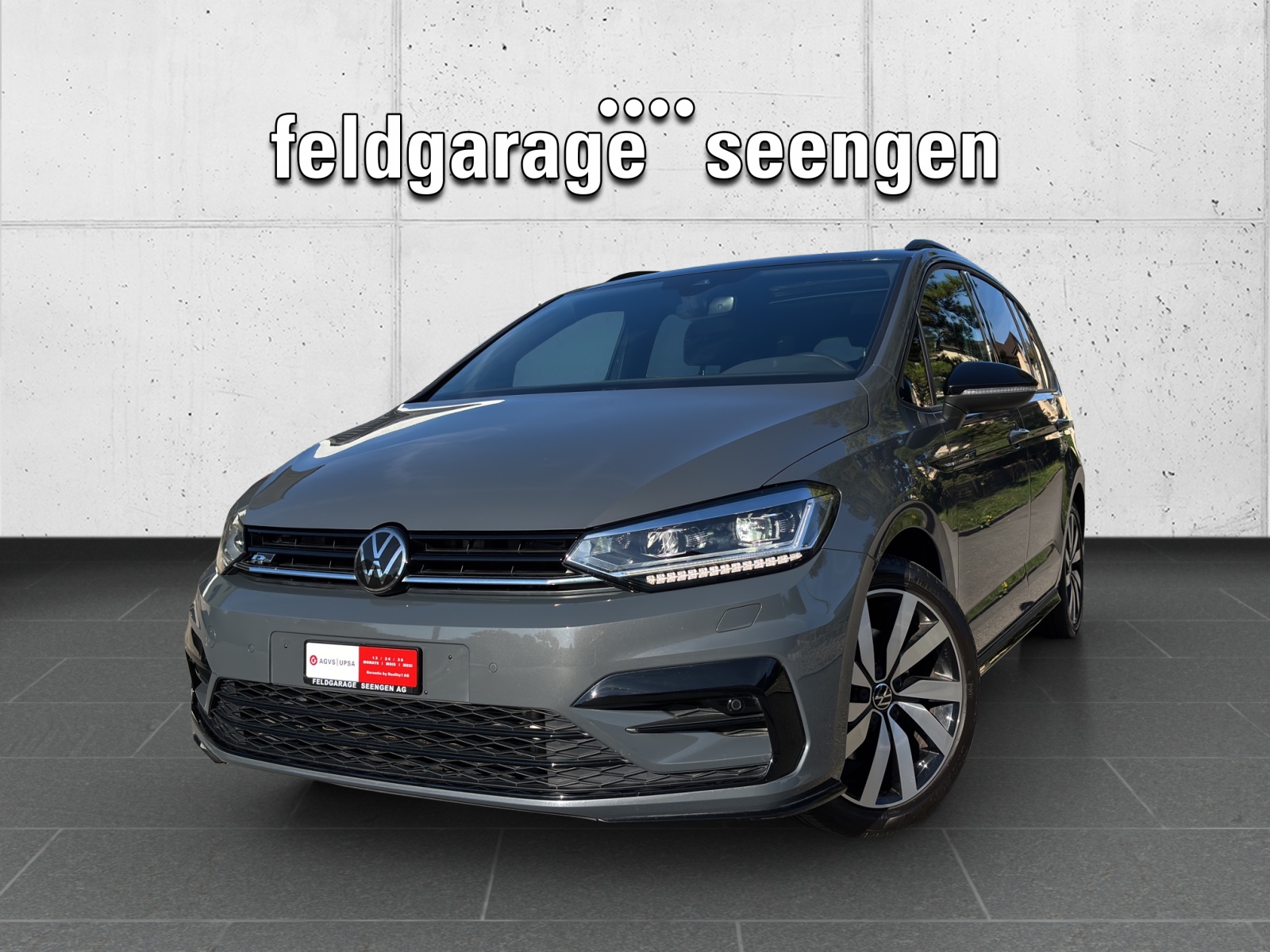 VW Touran 1.5 TSI EVO R-Line Highline DSG mit AHK, 7 Sitzen & Panorama-Ausstell-/Schiebedach