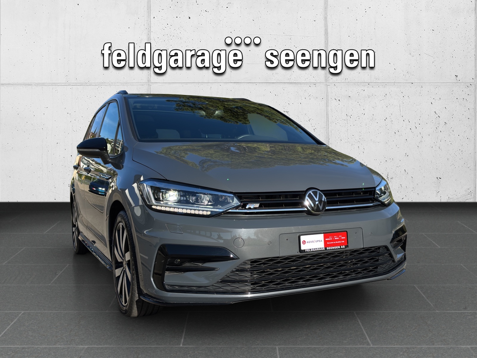 VW Touran 1.5 TSI EVO R-Line Highline DSG mit AHK, 7 Sitzen & Panorama-Ausstell-/Schiebedach-showroom-element-2